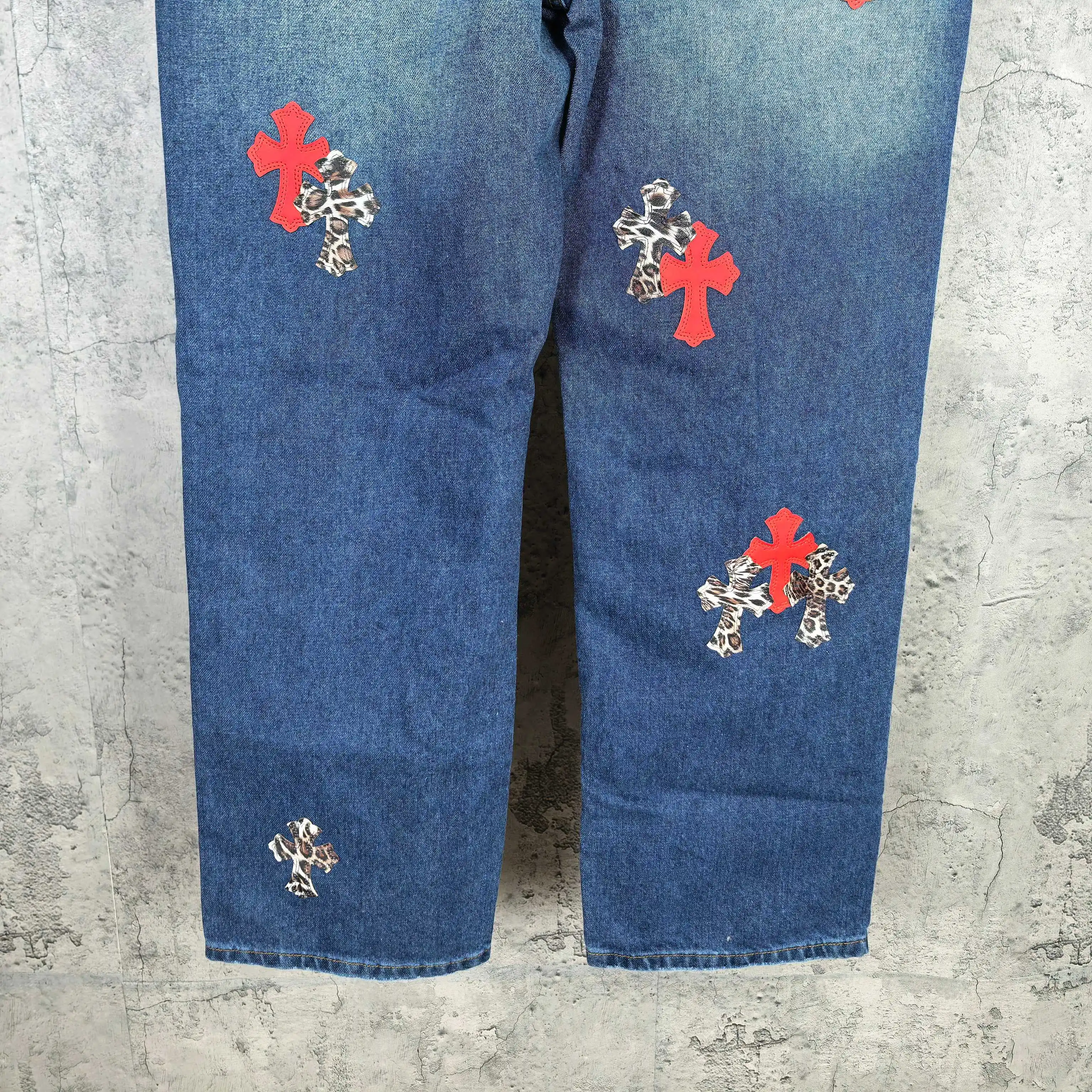 Leopard Patch Washed Straight-Leg Jeans D20023211 — view 12
