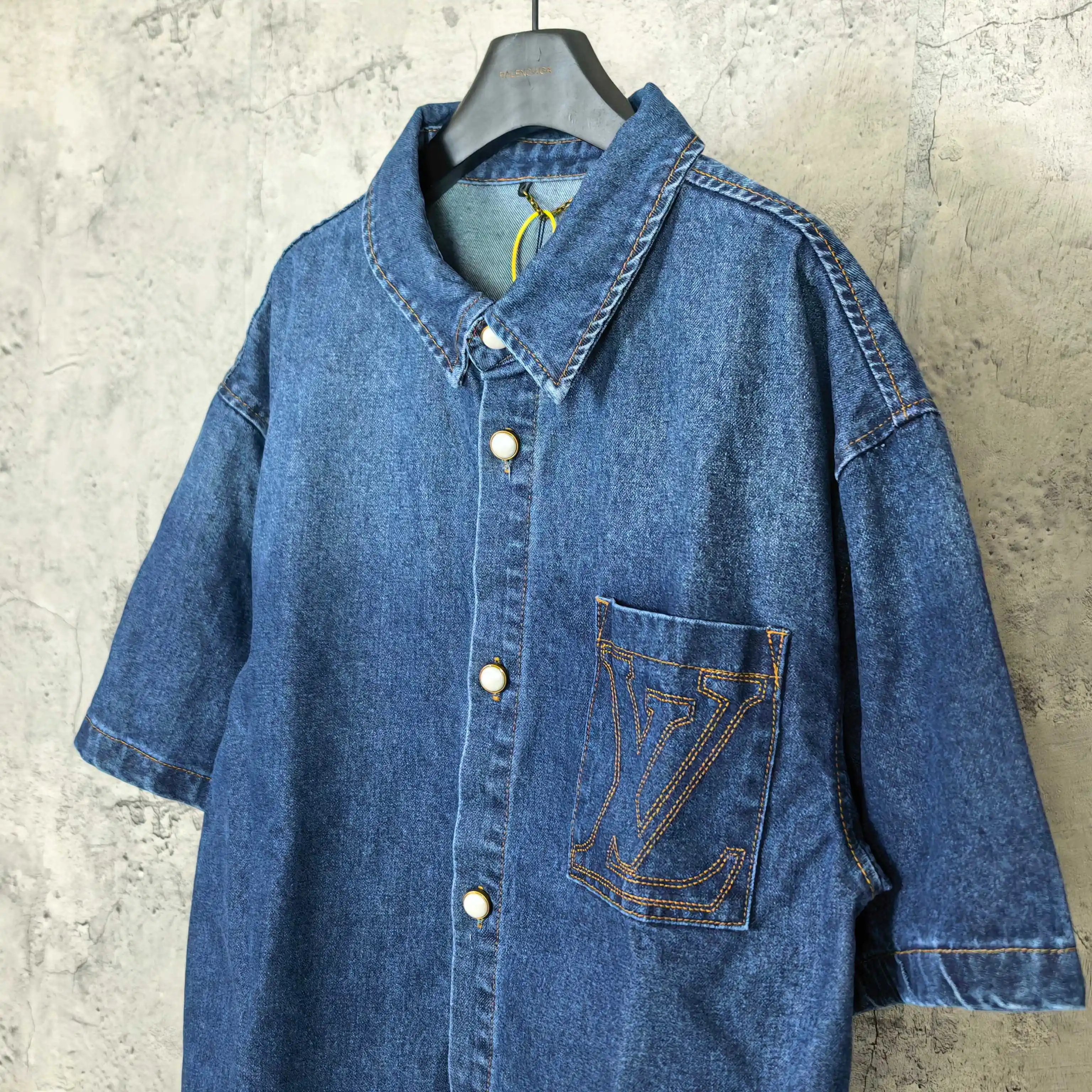 Logo-Embroidered Denim Short-Sleeve Shirt D20523208 — view 9
