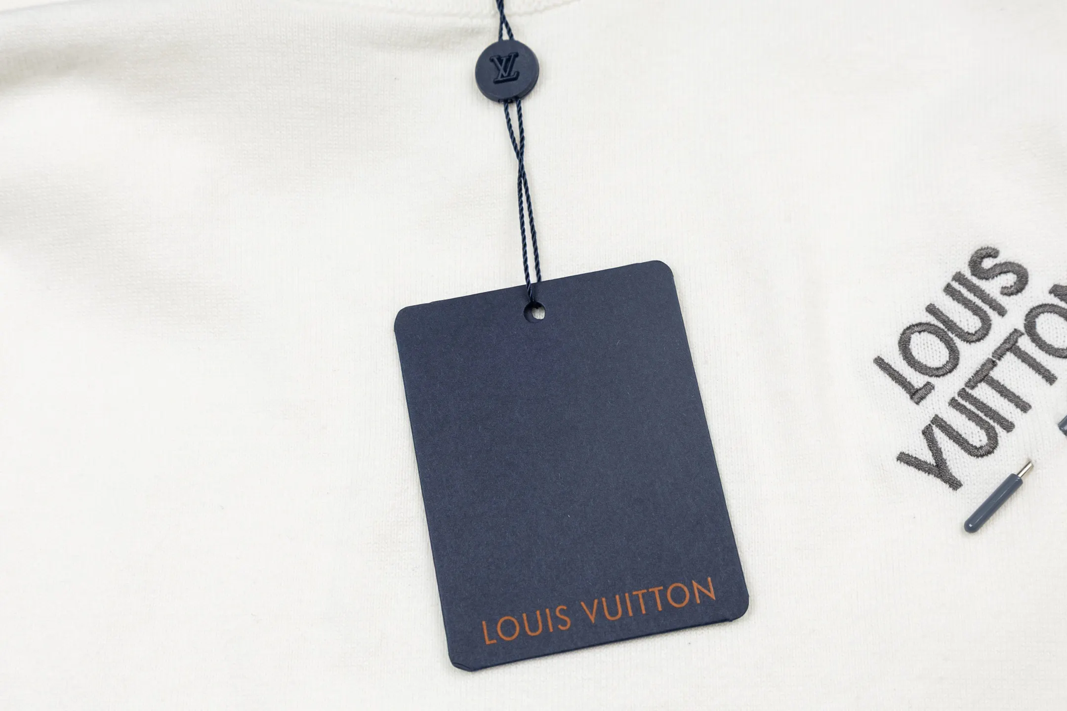 Logo Embroidery Pin Detail Knit T-Shirt D21013788 — view 5