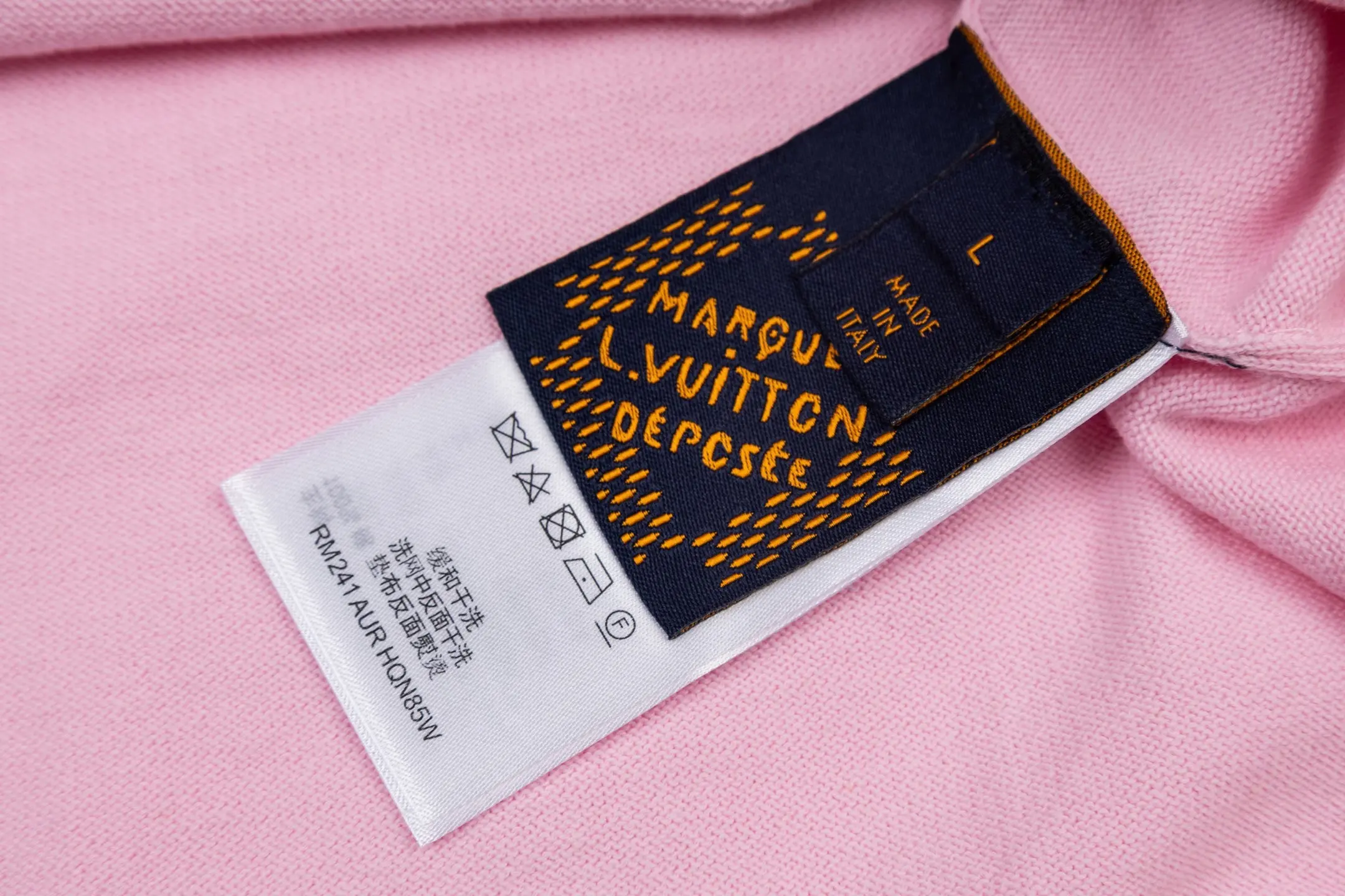 Logo Embroidery Pin Detail Knit T-Shirt D21013789 — view 9