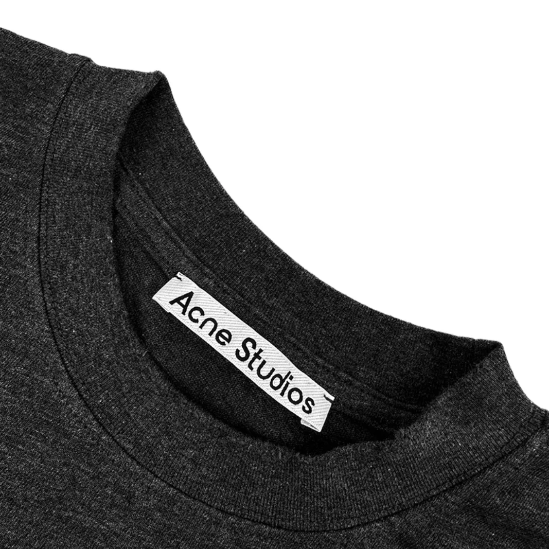 Gothic Logo Distressed Long-Sleeve T-Shirt D21020995 — view 3