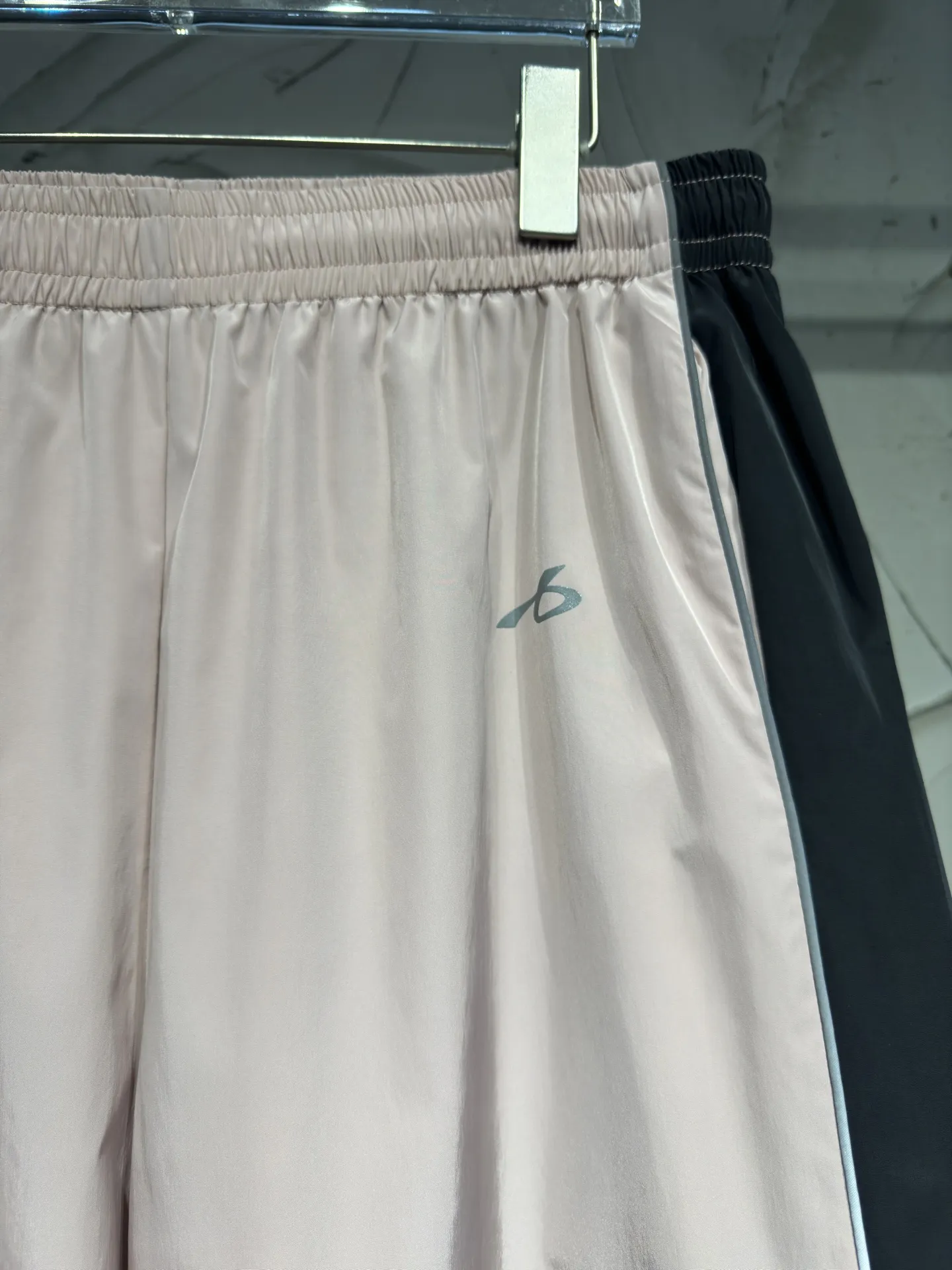 Bodies Reflective Logo Track Pants D21023033 — view 3
