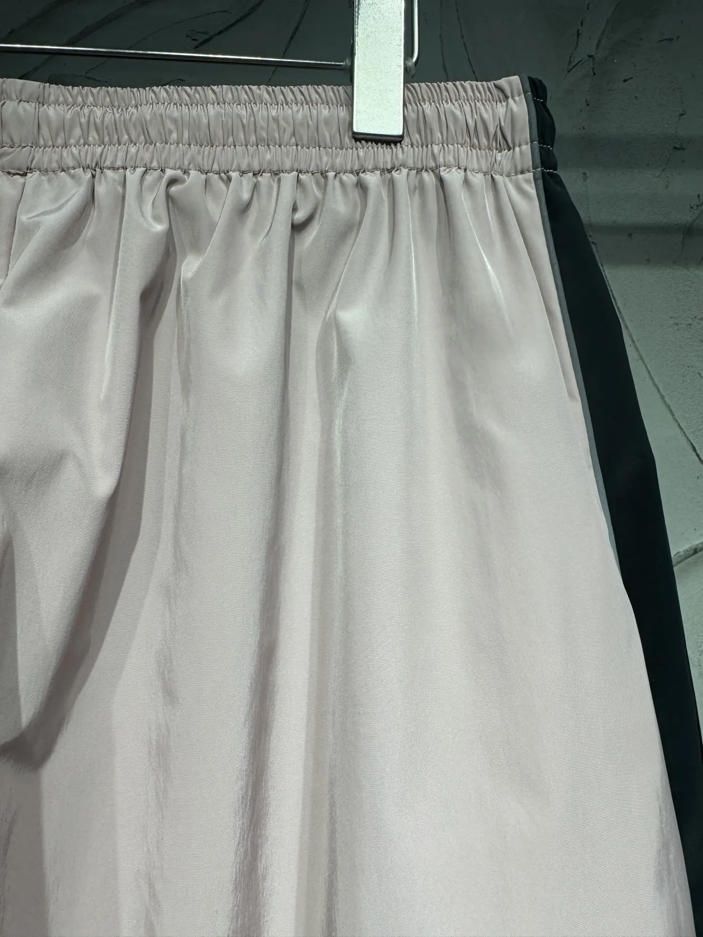 Bodies Reflective Logo Track Pants D21023033 — view 13