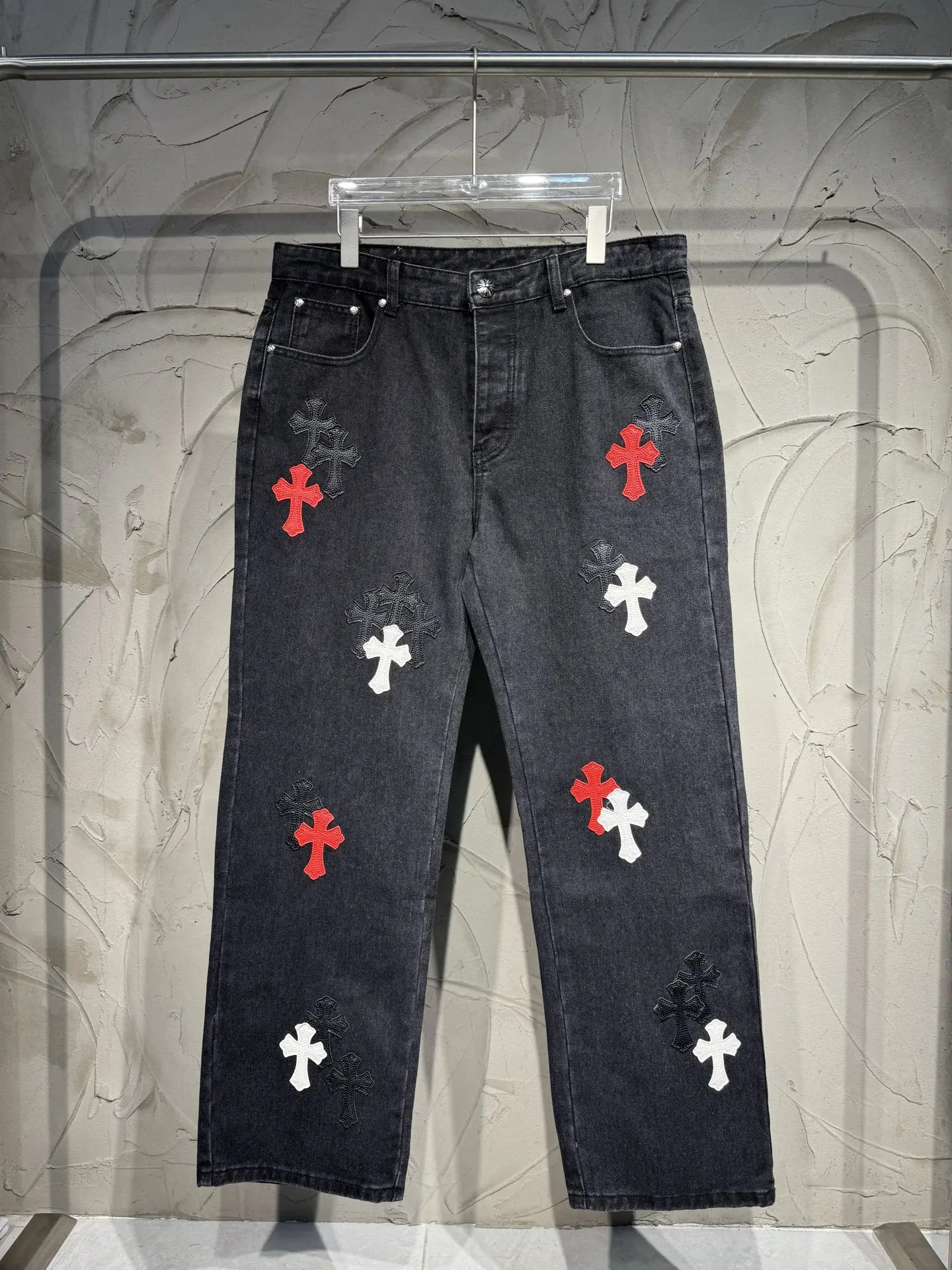 Cross-Patch Distressed Straight-Leg Jeans D21023048
