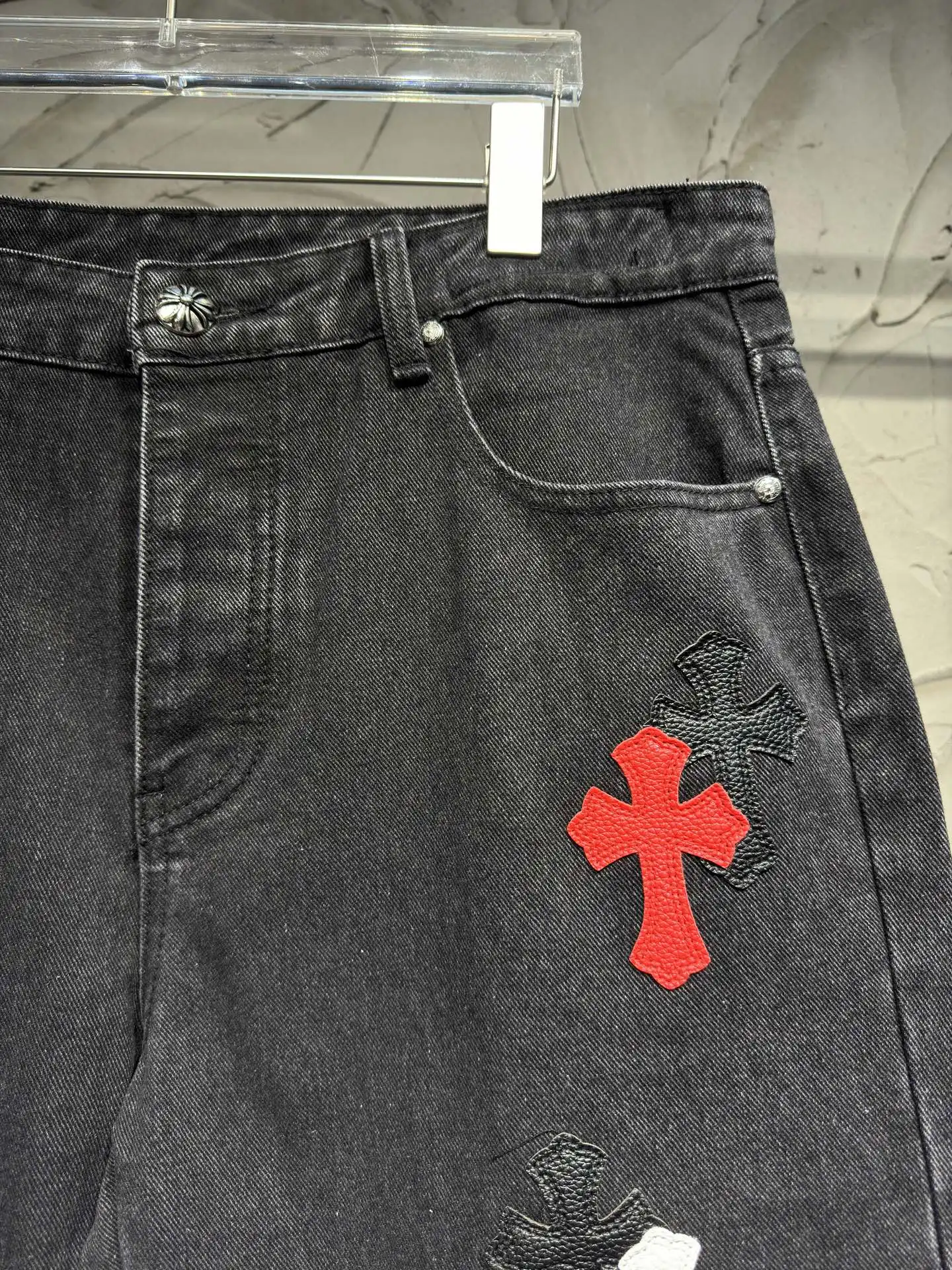Cross-Patch Distressed Straight-Leg Jeans D21023048 — view 4