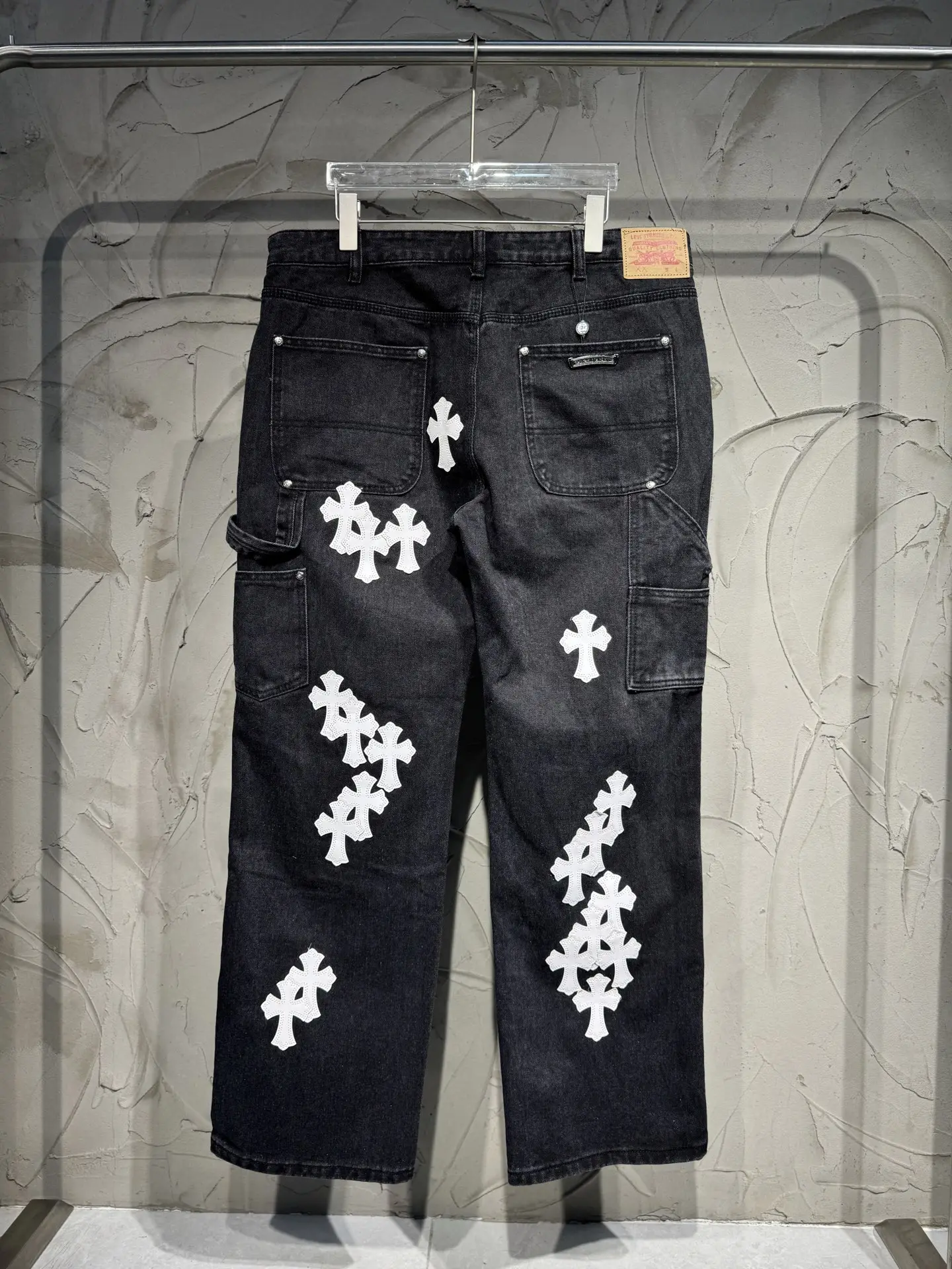 Cross-Patch Distressed Carpenter Jeans D21023044 — view 2