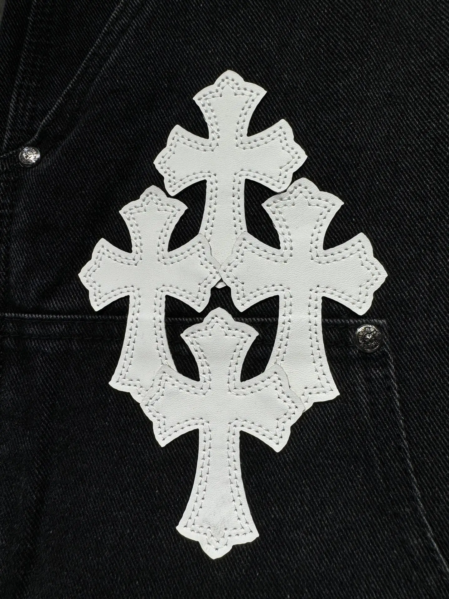 Cross-Patch Distressed Carpenter Jeans D21023044 — view 4