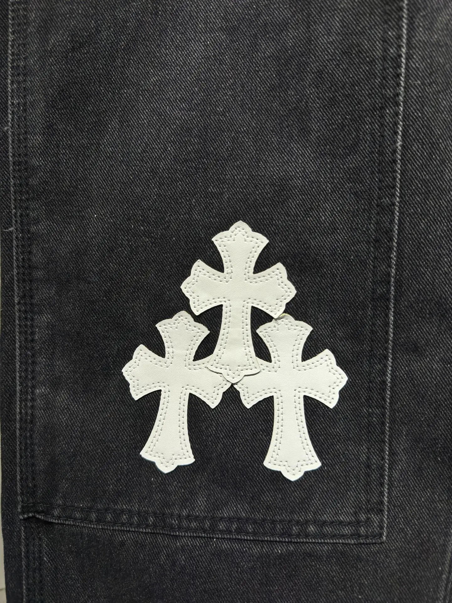 Cross-Patch Distressed Carpenter Jeans D21023044 — view 7