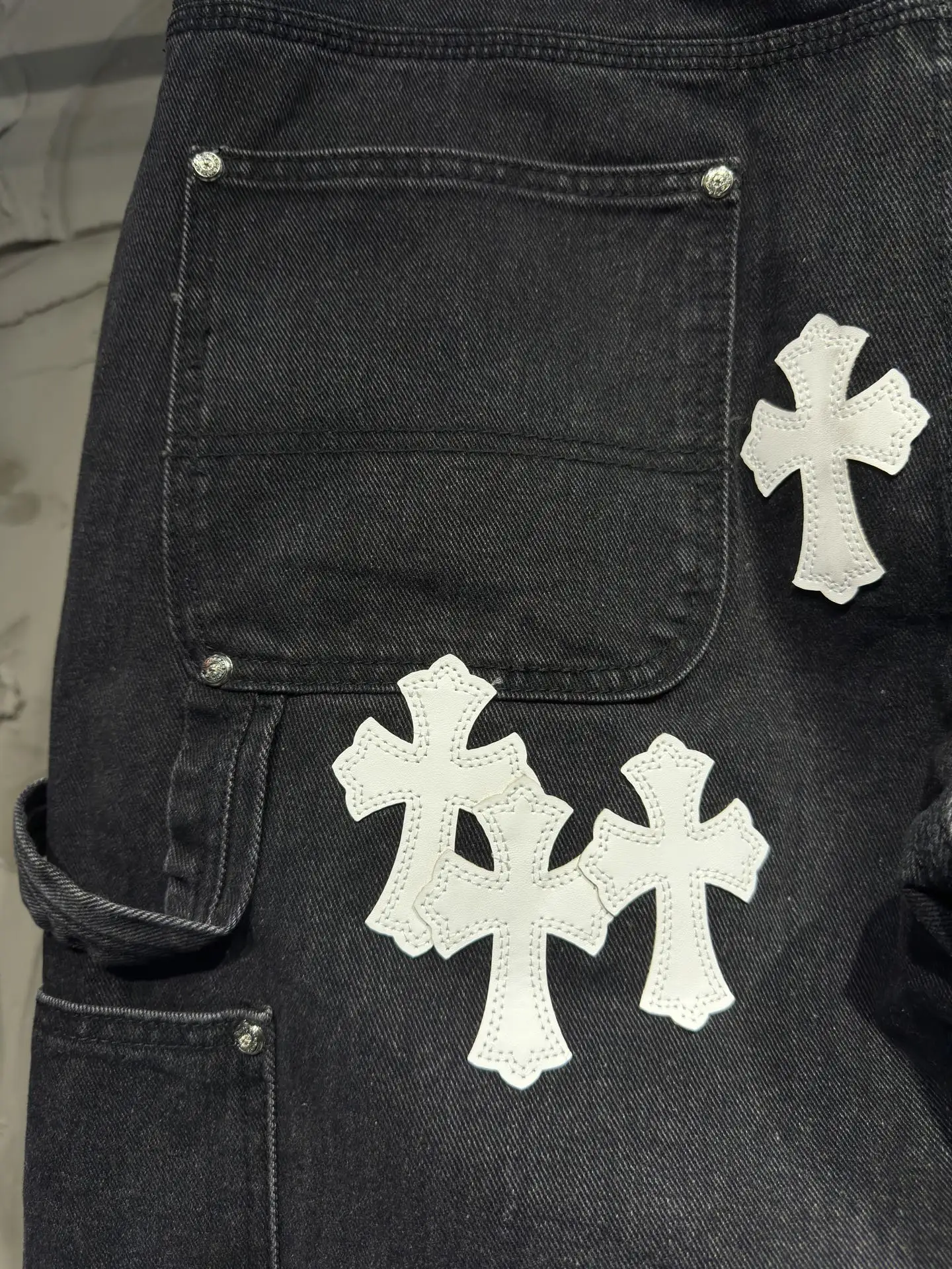 Cross-Patch Distressed Carpenter Jeans D21023044 — view 9