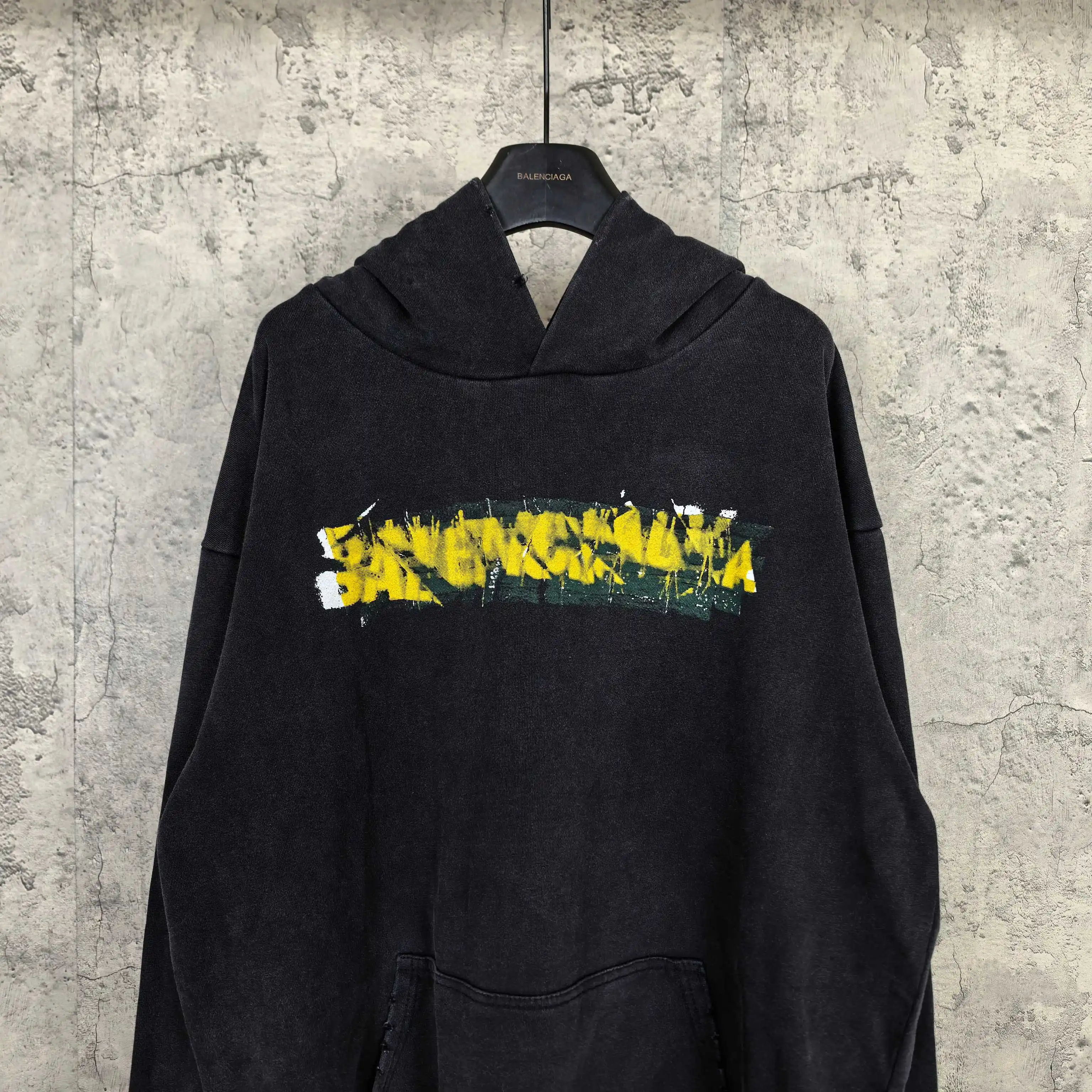 Messy Spray Logo Distressed Hoodie D22023193 — view 3