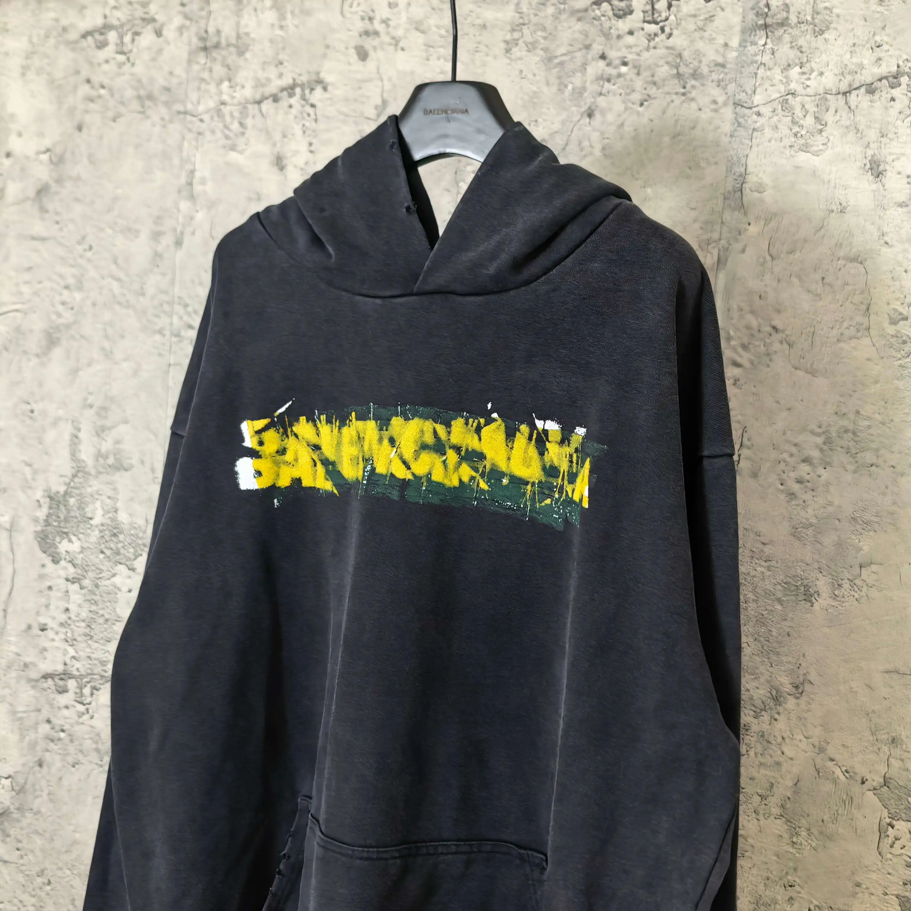 Messy Spray Logo Distressed Hoodie D22023193 — view 9
