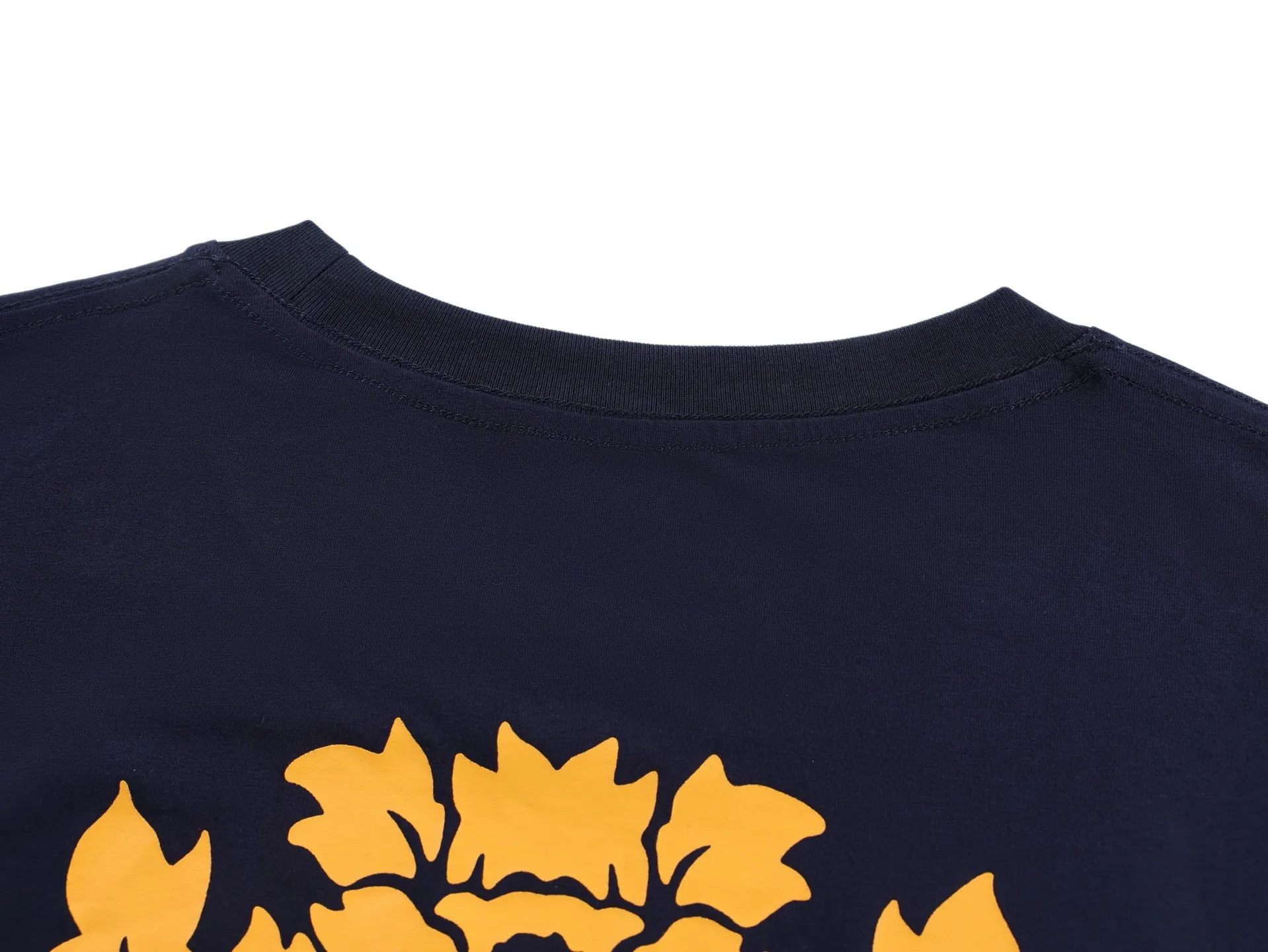 Vine Sword Graphic Long-Sleeve T-Shirt D22021150 — view 4
