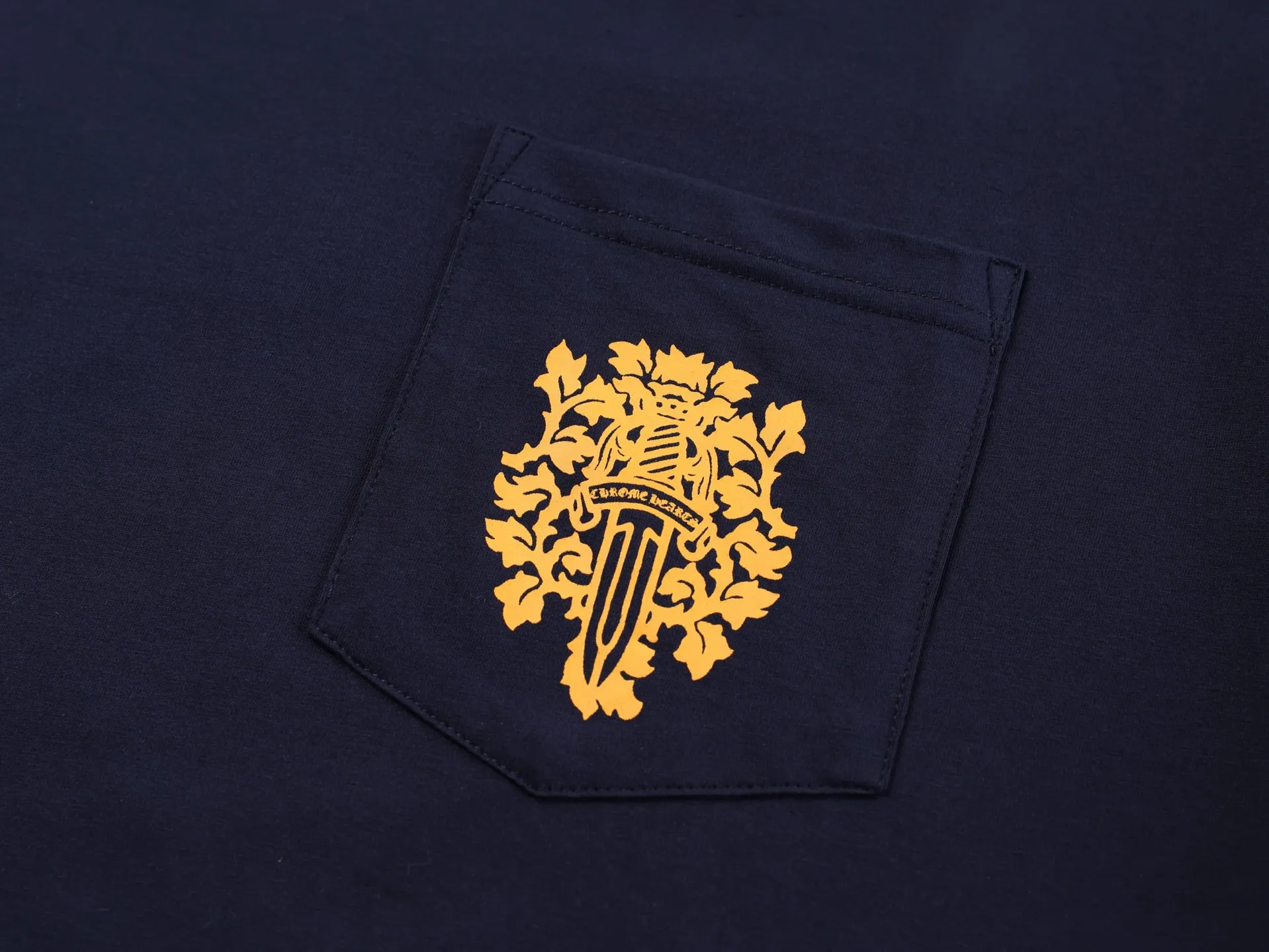 Vine Sword Graphic Long-Sleeve T-Shirt D22021150 — view 5