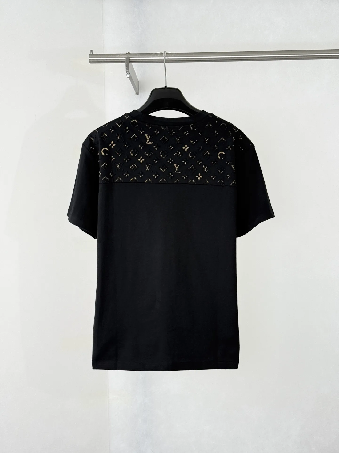 Monogram Embossed Pocket T-Shirt D22523446 — view 2