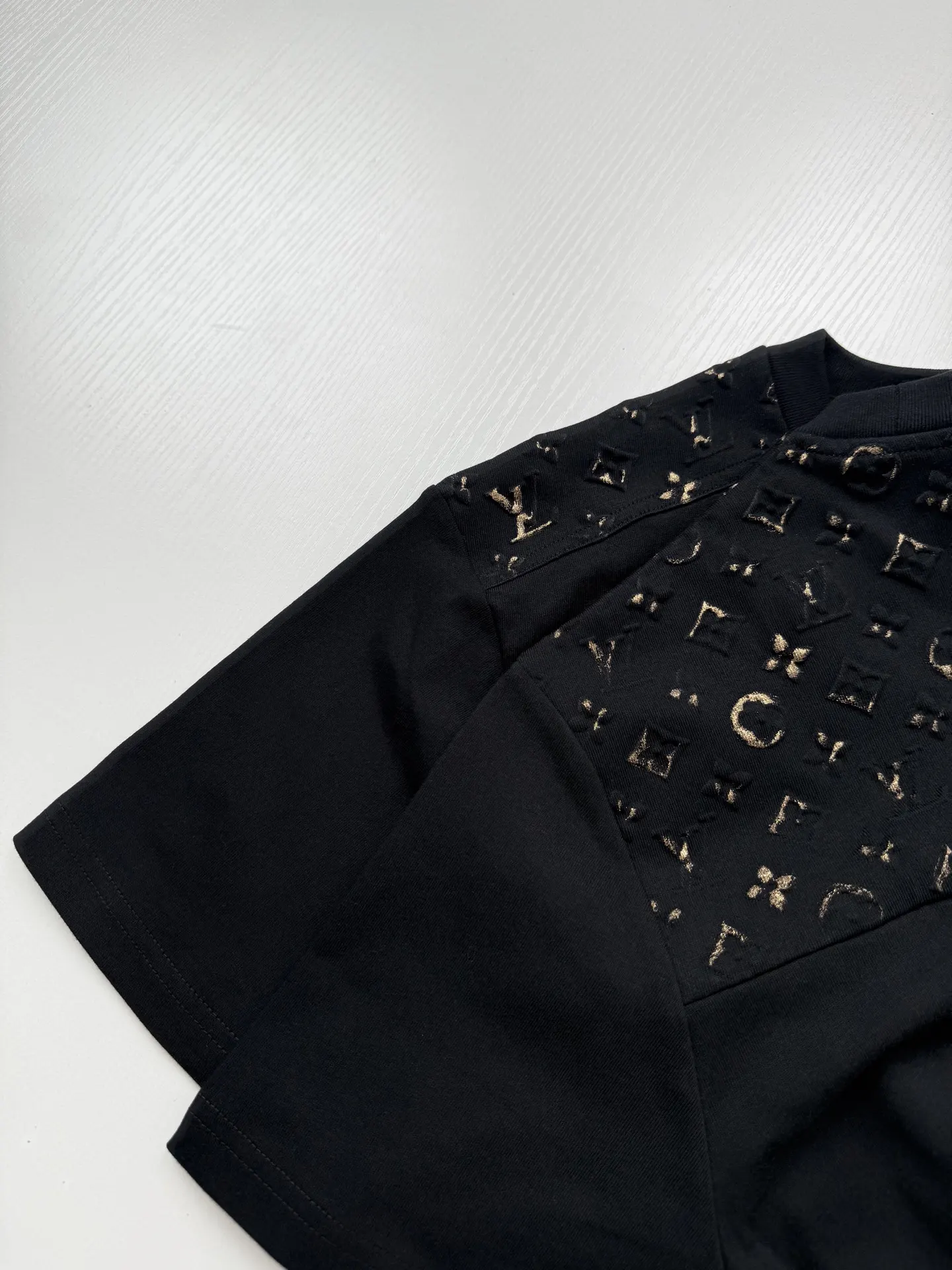 Monogram Embossed Pocket T-Shirt D22523446 — view 8