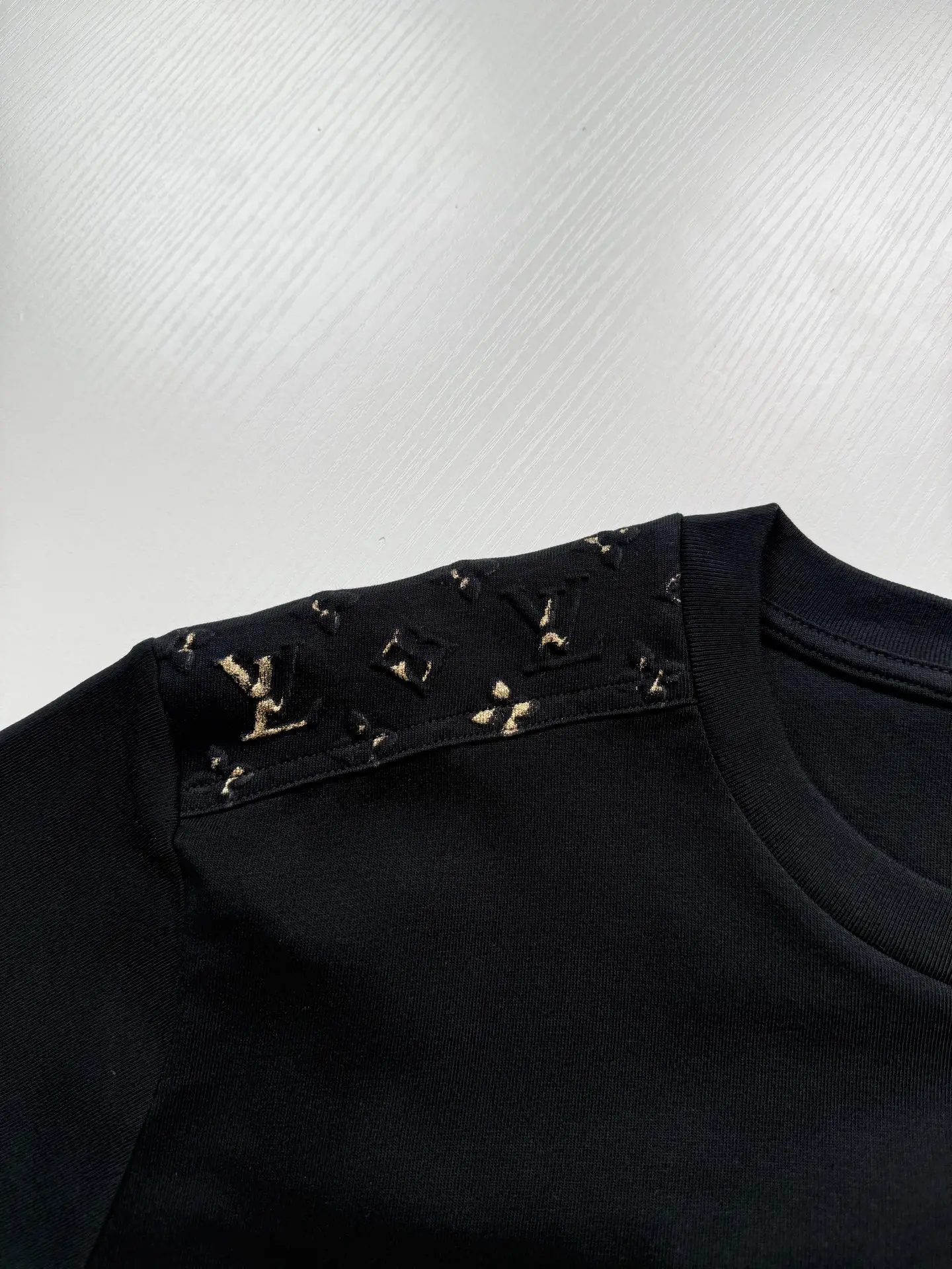 Monogram Embossed Pocket T-Shirt D22523446 — view 9