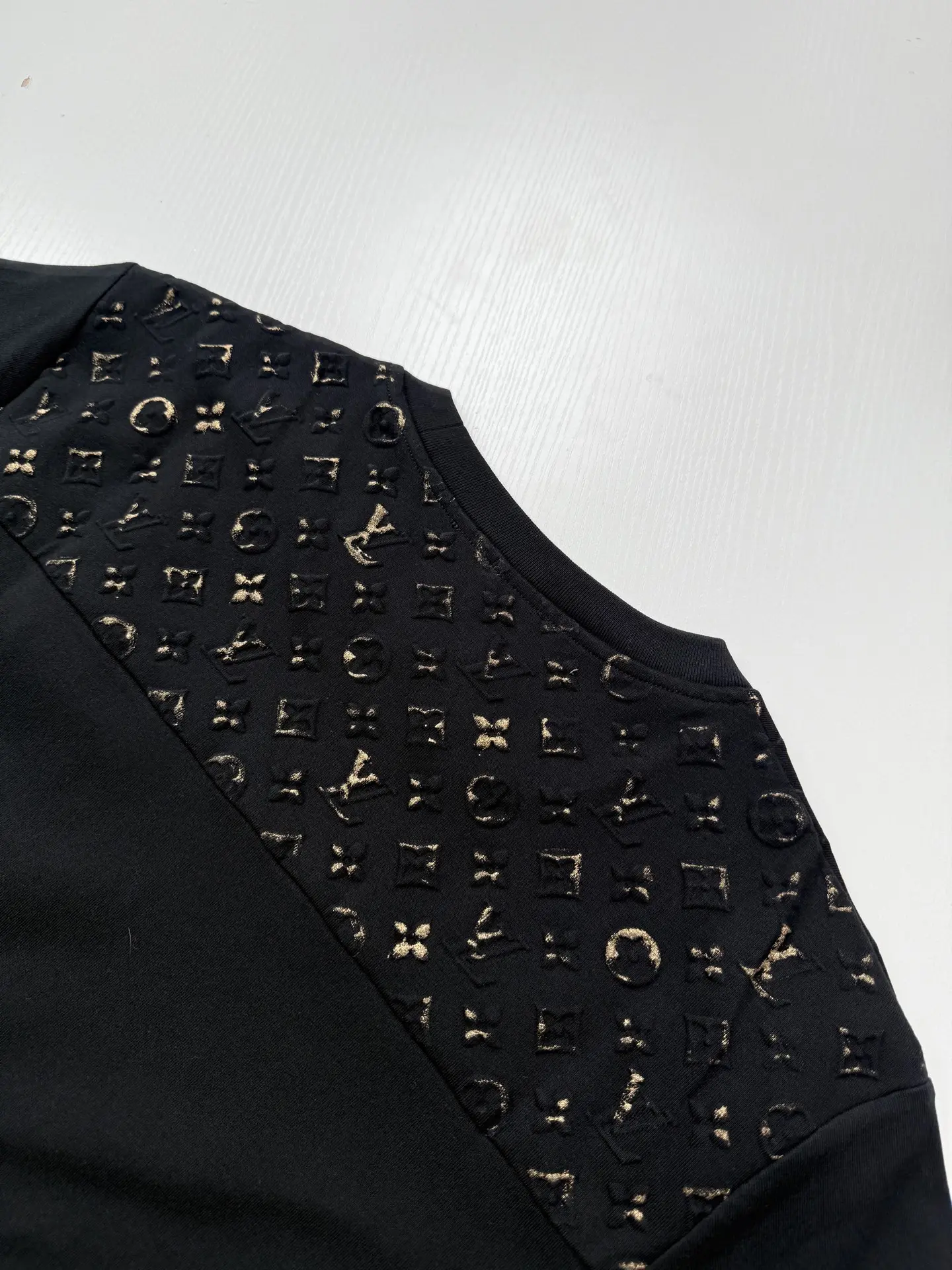 Monogram Embossed Pocket T-Shirt D22523446 — view 10