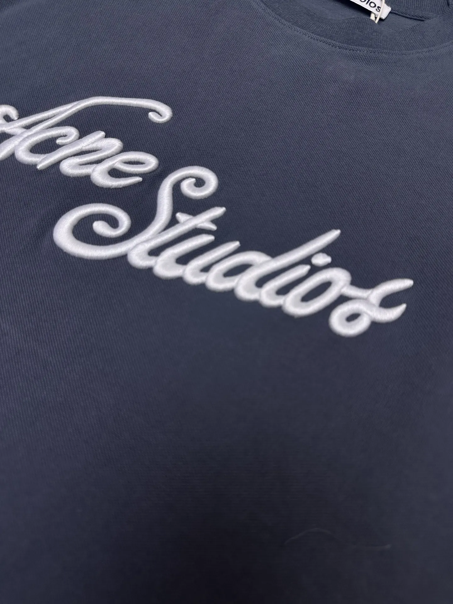 Logo-Embroidered Long-Sleeve T-Shirt D22519104 — view 4