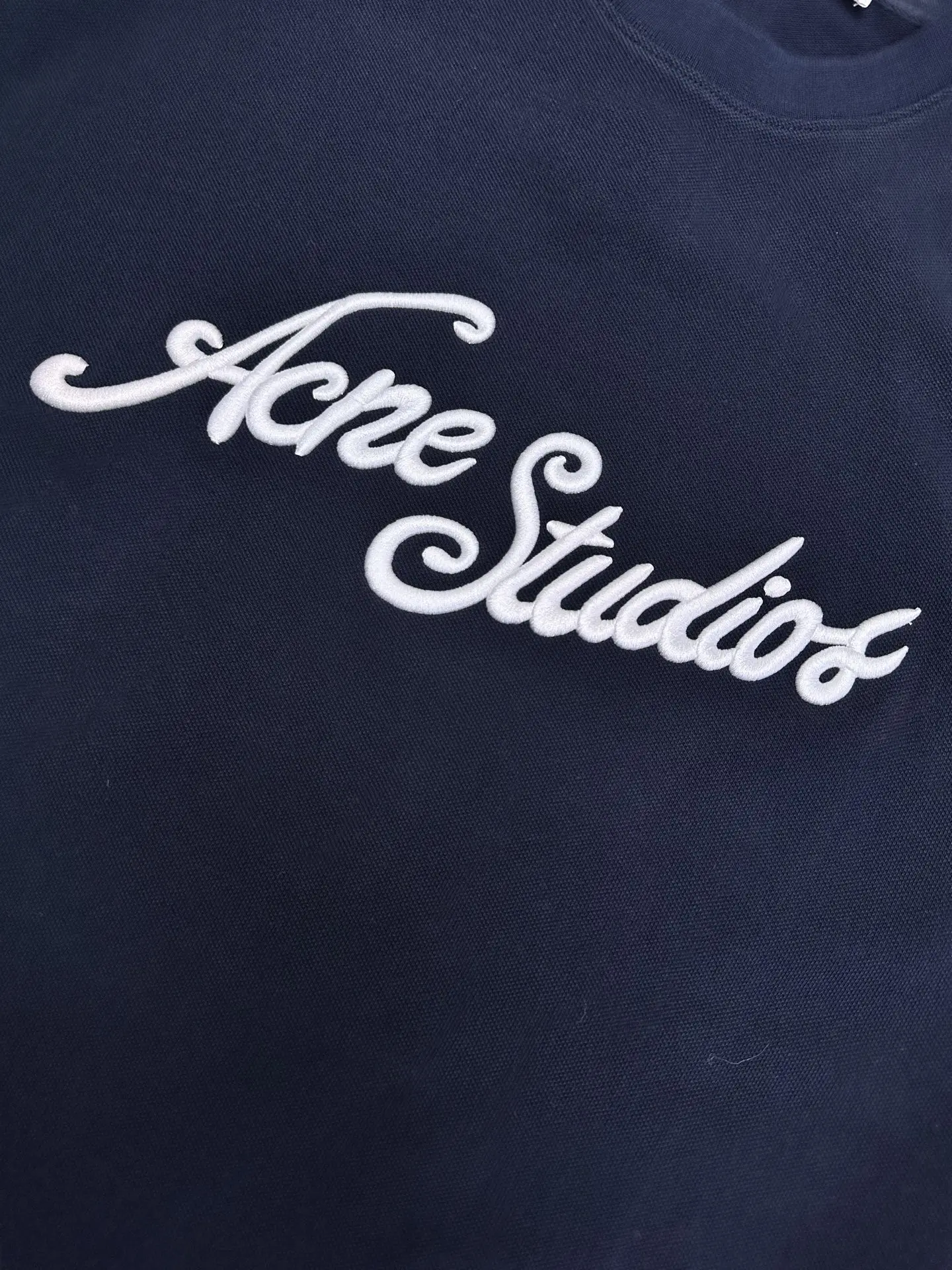 Logo Embroidered Long-Sleeve T-Shirt D22519102 — view 9
