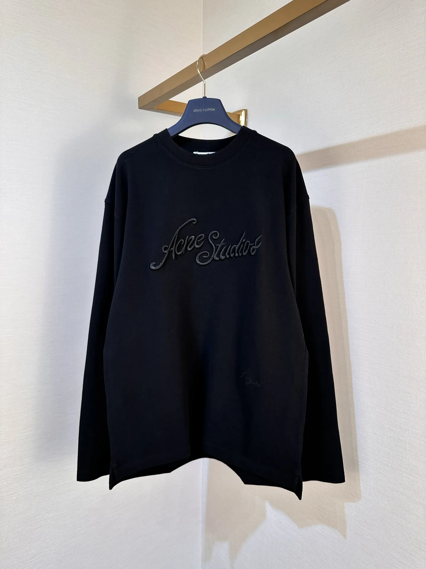Logo-Embroidered Drop-Shoulder Long-Sleeved T-Shirt D22519101