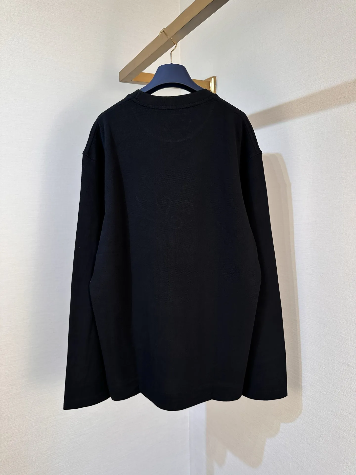 Logo-Embroidered Drop-Shoulder Long-Sleeved T-Shirt D22519101 — view 2