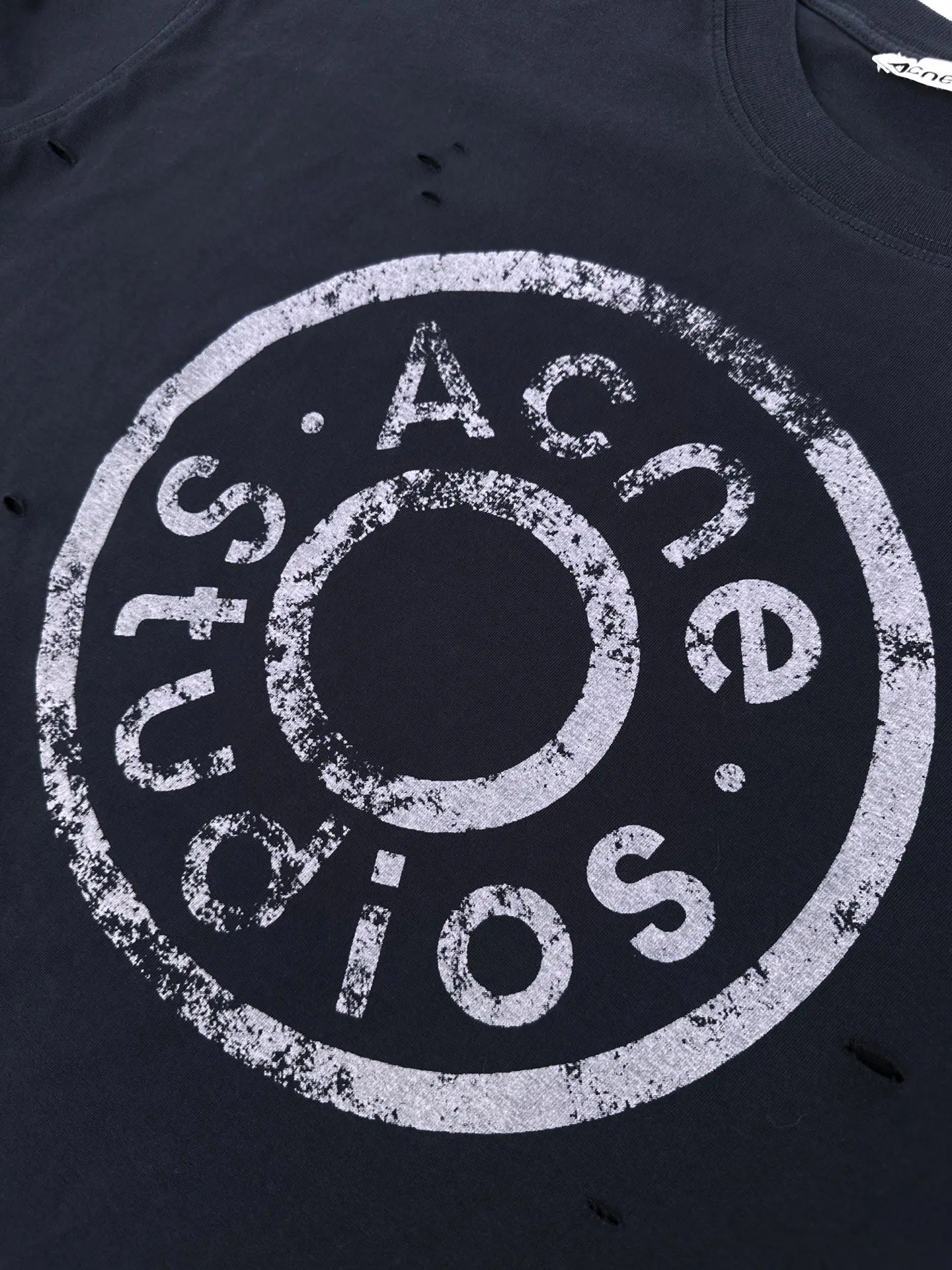 Distressed Layered Logo Long-Sleeve T-Shirt D22519217 — view 4