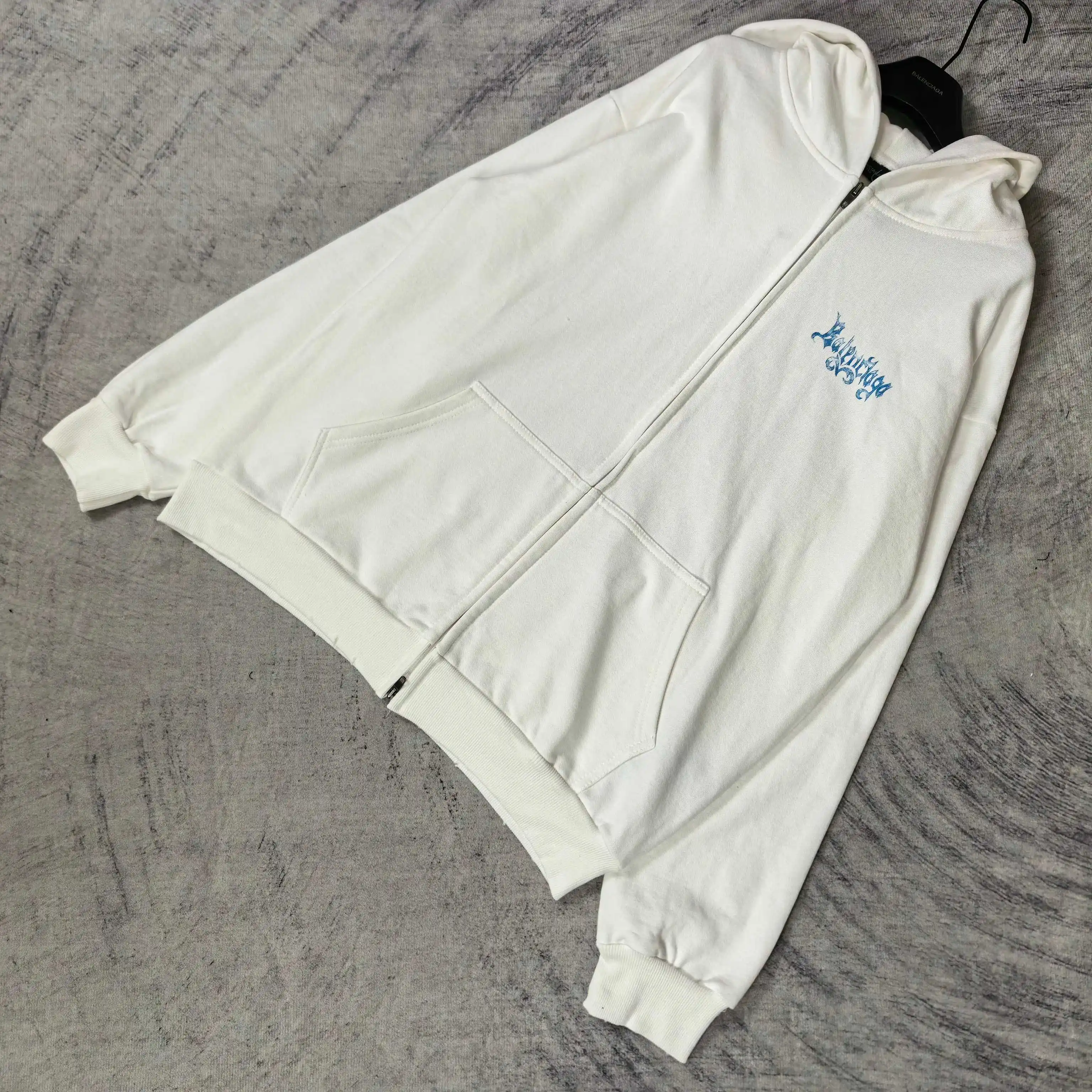 Sketchy Logo Flame Print Zip-Up Hoodie D22523175 — view 4