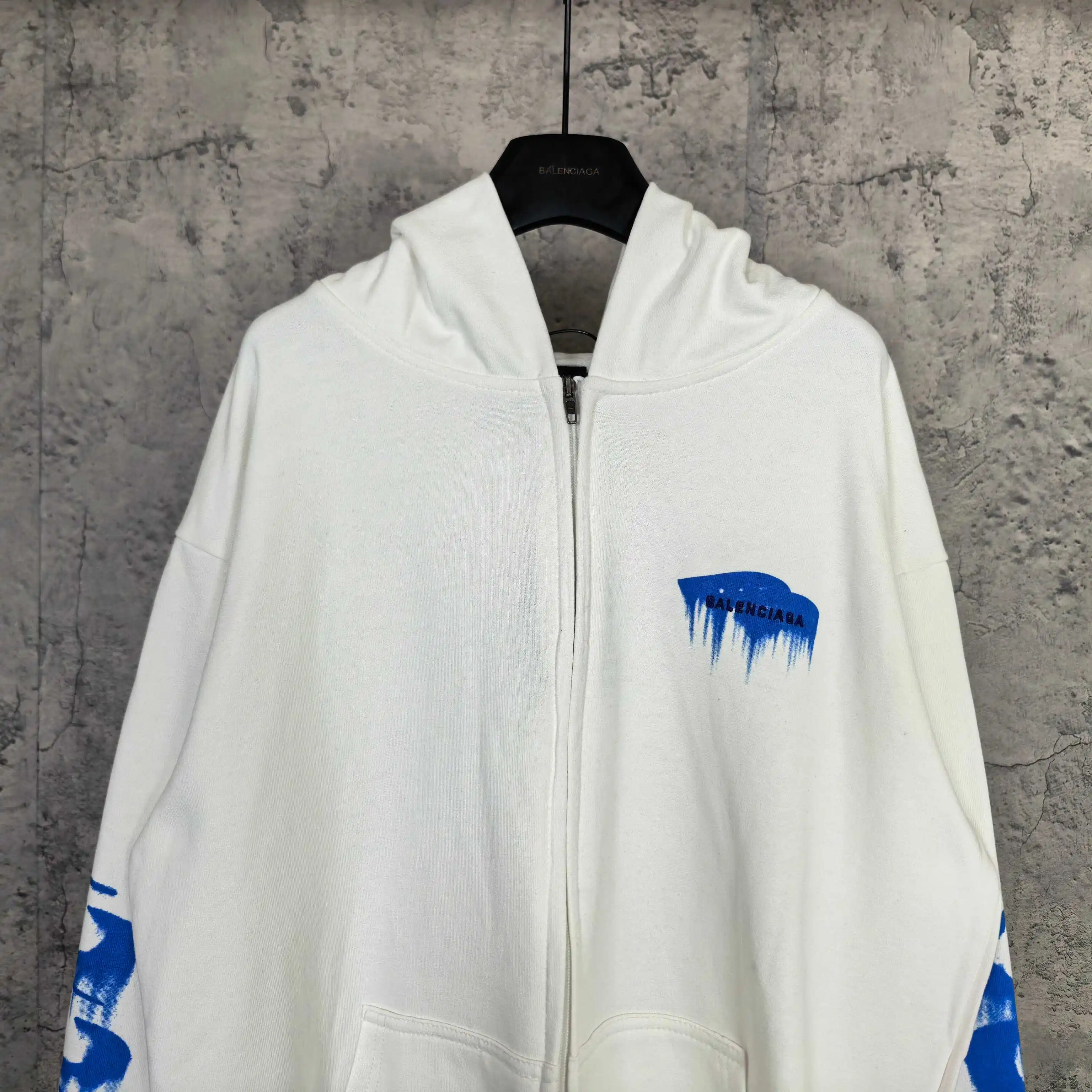 Wet Brush Logo Zip-Up Hoodie D22523183 — view 3