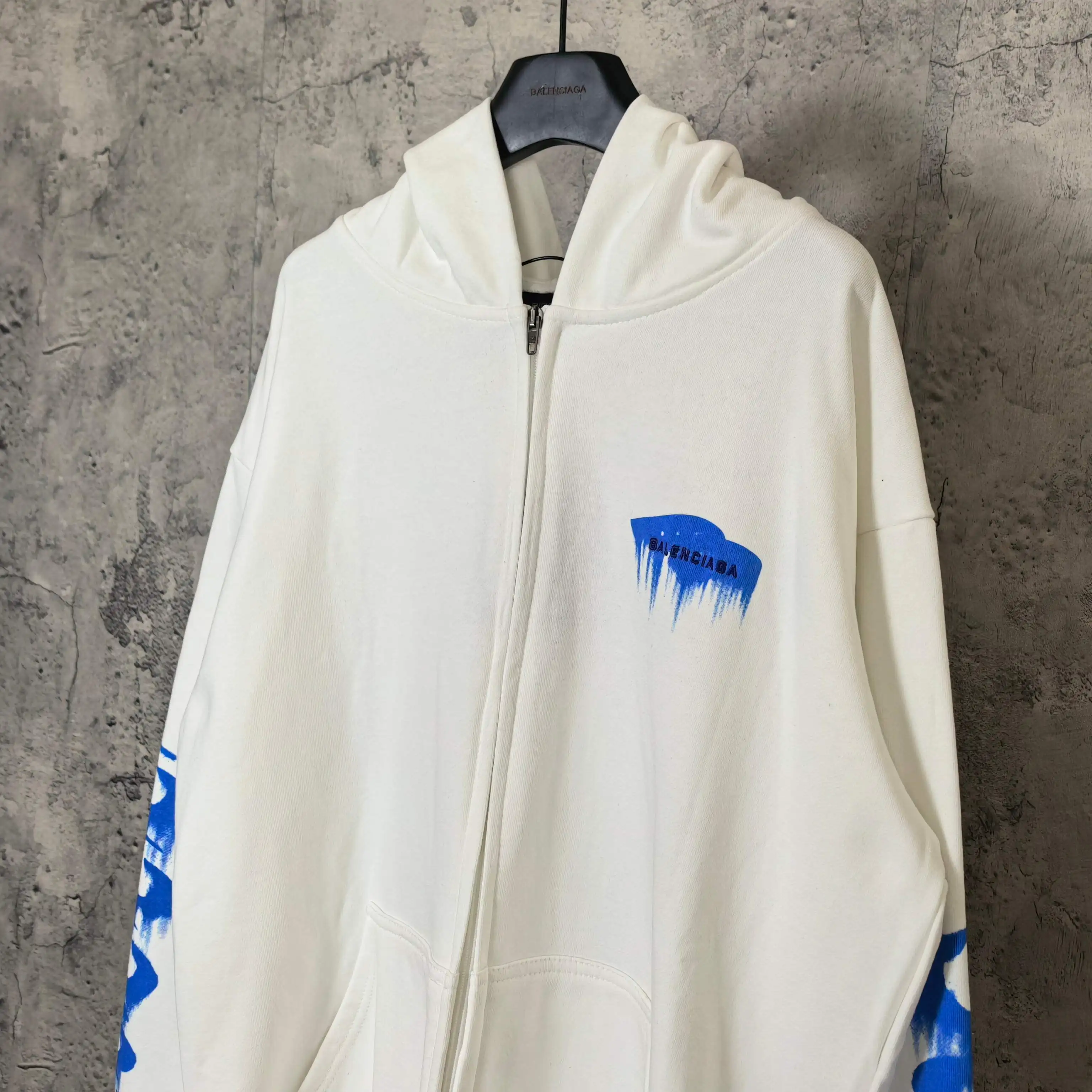 Wet Brush Logo Zip-Up Hoodie D22523183 — view 9