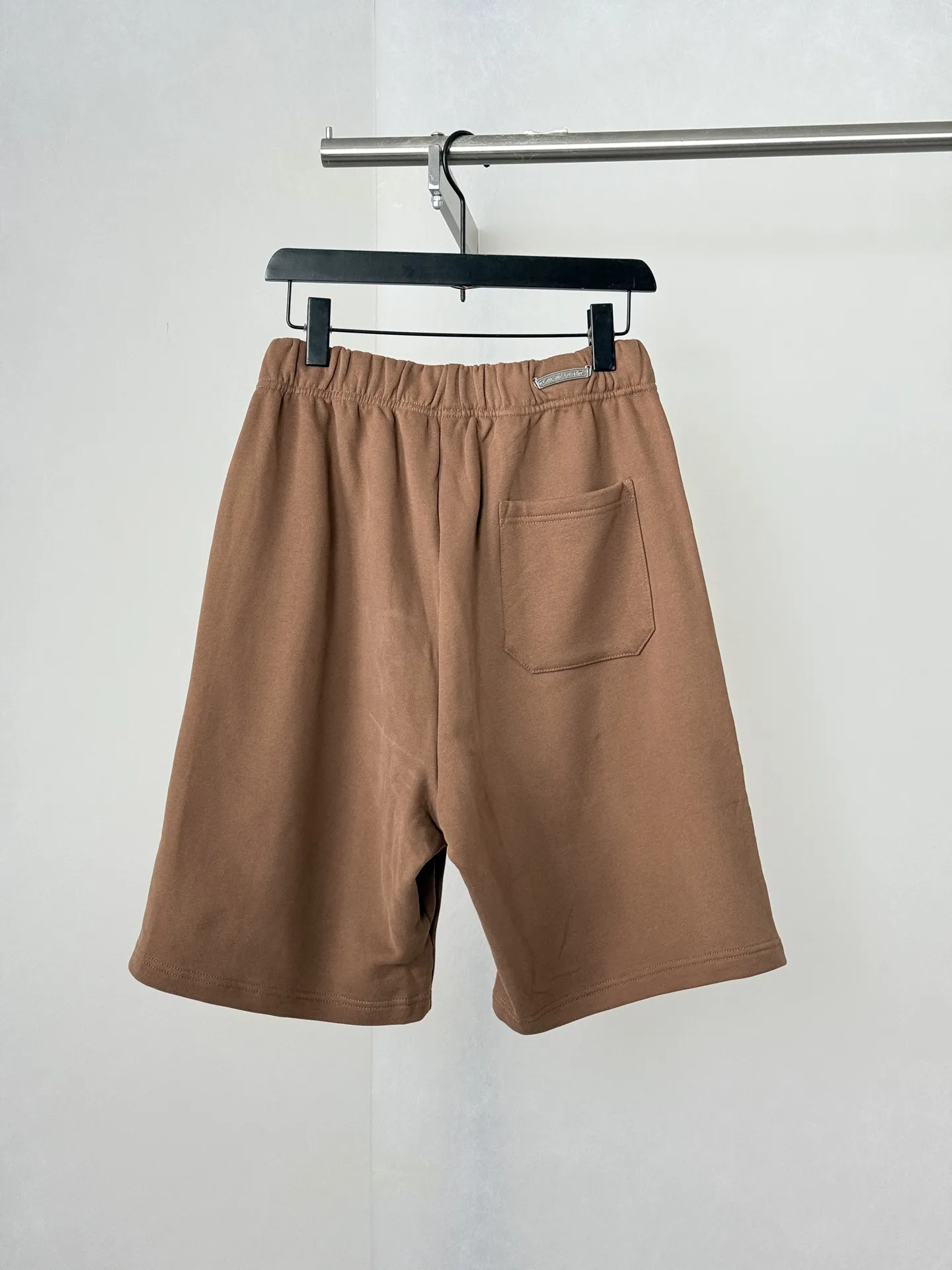 Gothic Script Embroidered Cotton Shorts D22520687 — view 2