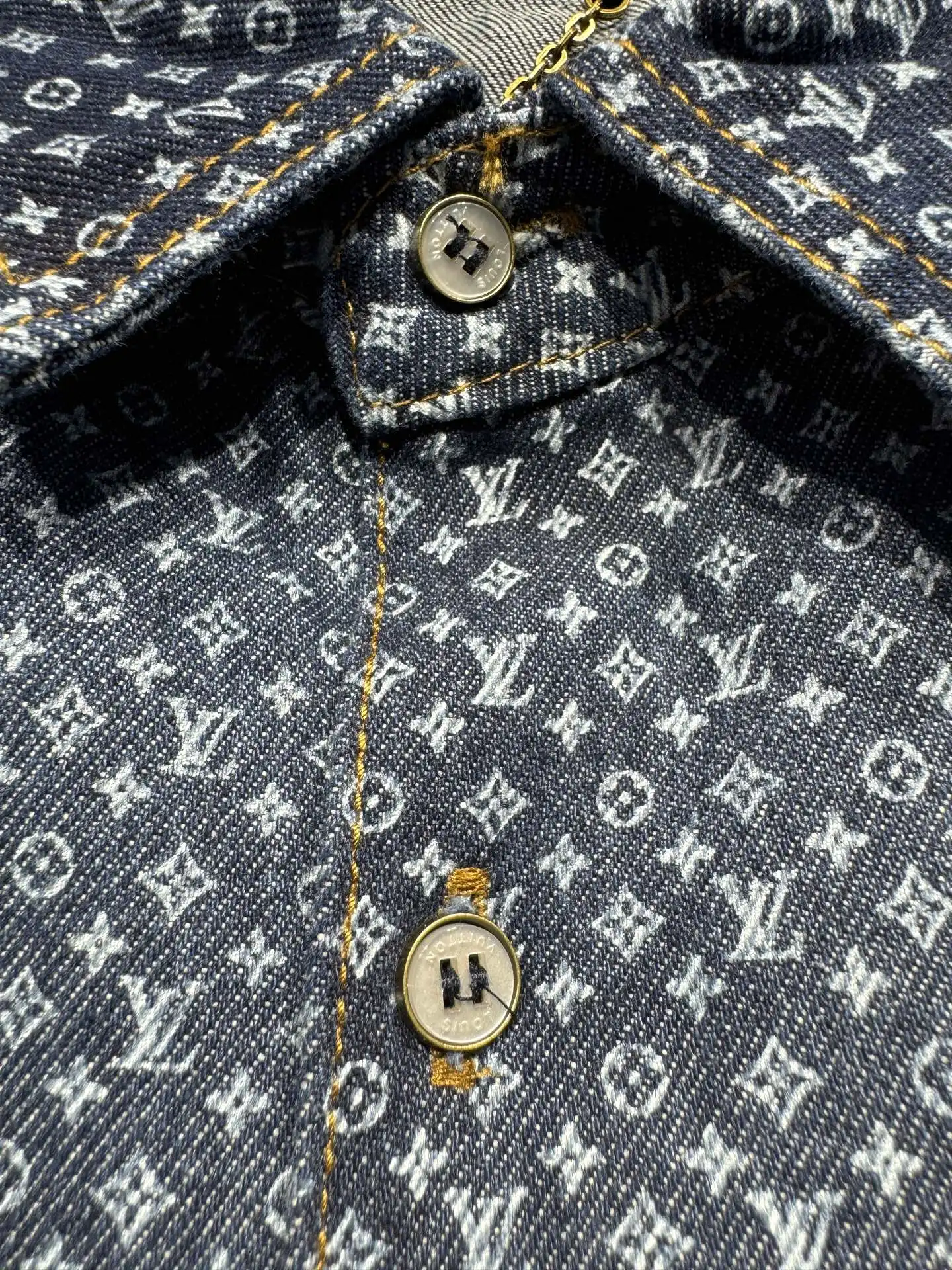 Monogram Print Short-Sleeve Denim Shirt D22523022 — view 10