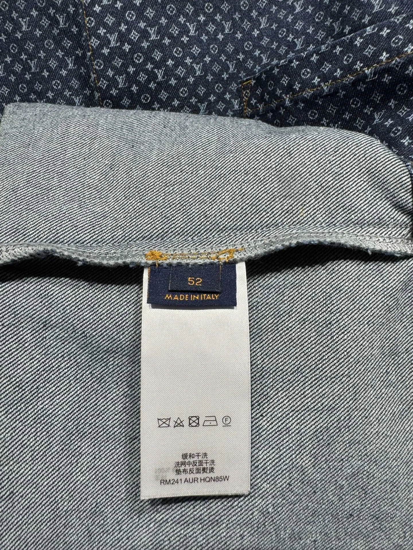 Monogram Print Short-Sleeve Denim Shirt D22523022 — view 15