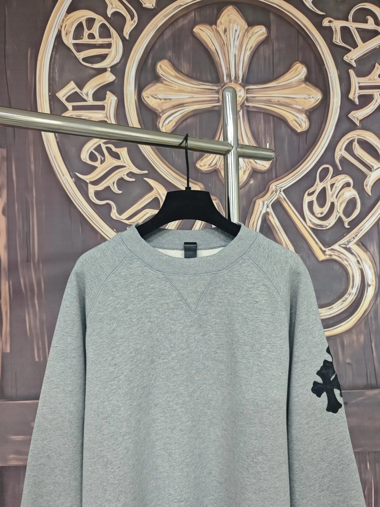Leather Cross Patch Crew-Neck Sweatshirt D23018998 — view 3