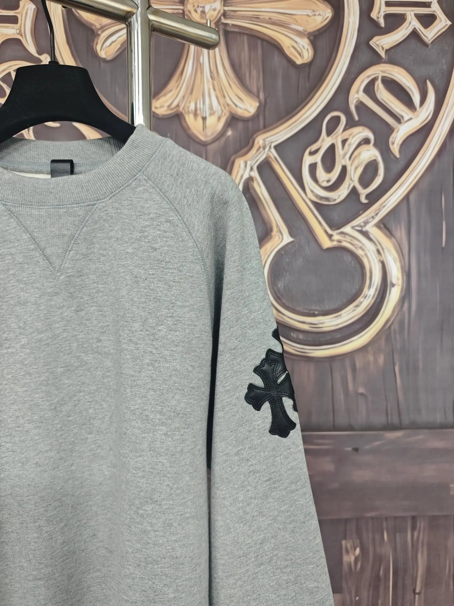 Leather Cross Patch Crew-Neck Sweatshirt D23018998 — view 4