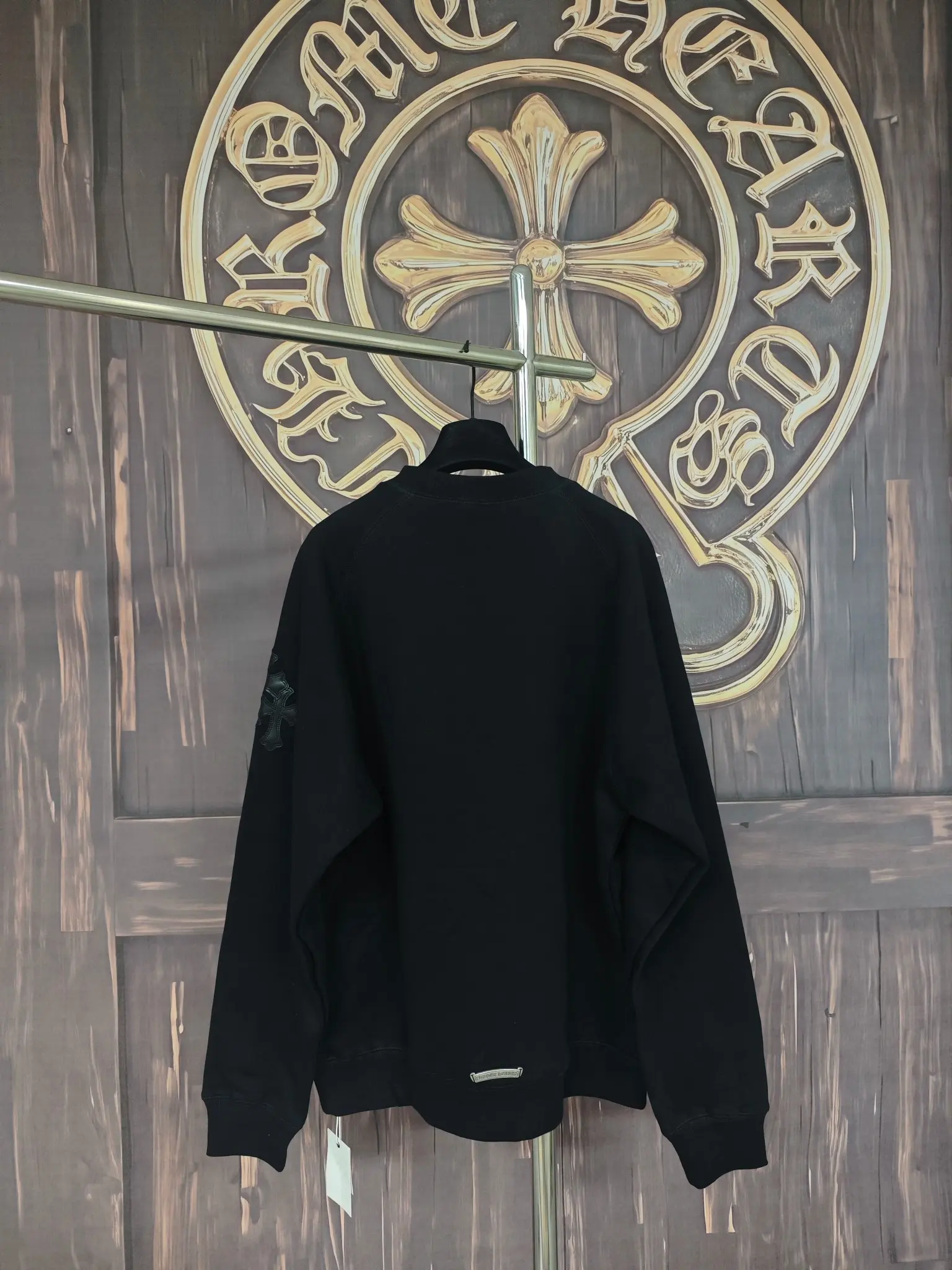 Leather Cross Patch Fleece Sweatshirt D23019000 — view 2