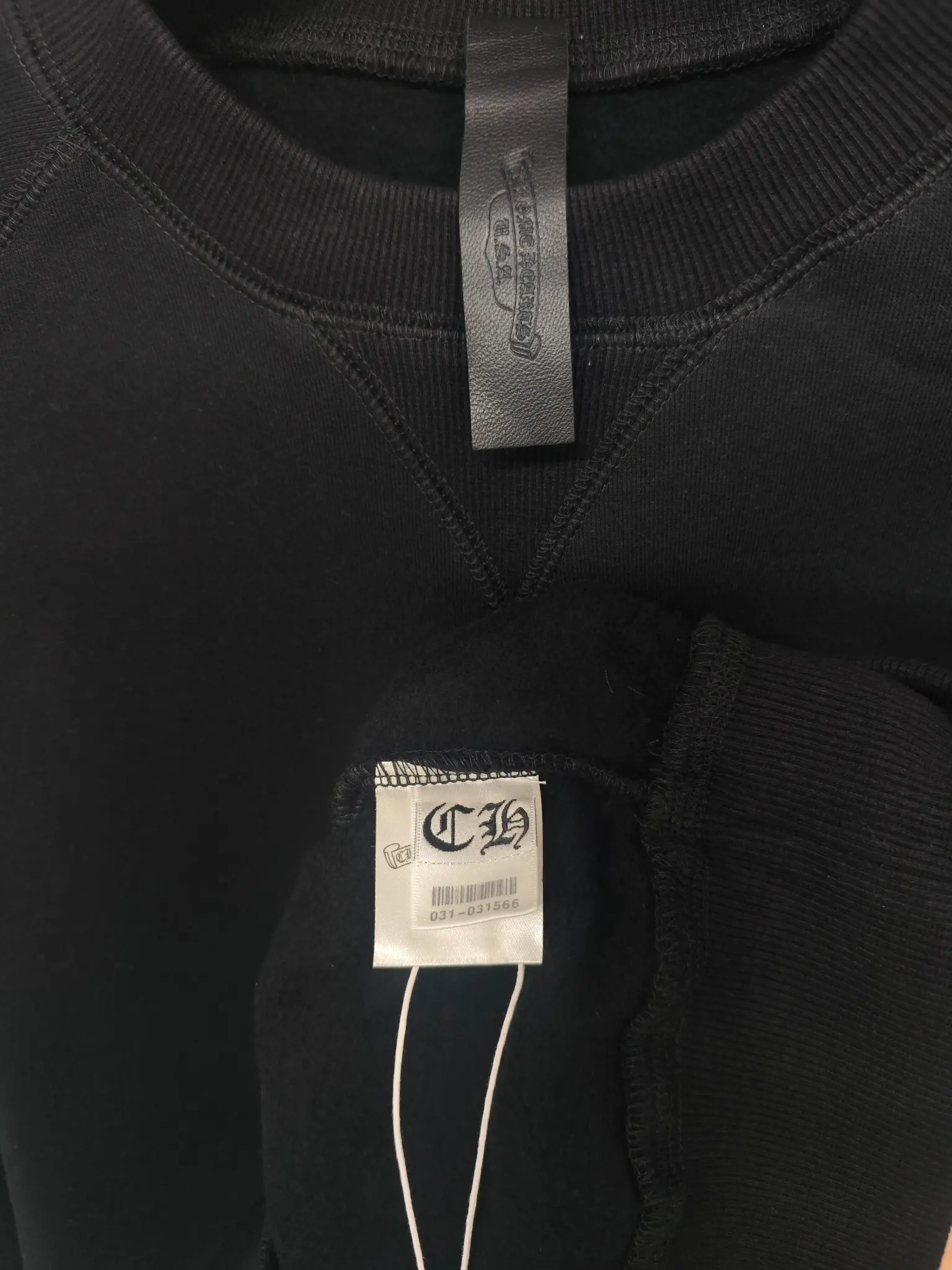 Leather Cross Patch Fleece Sweatshirt D23019000 — view 9