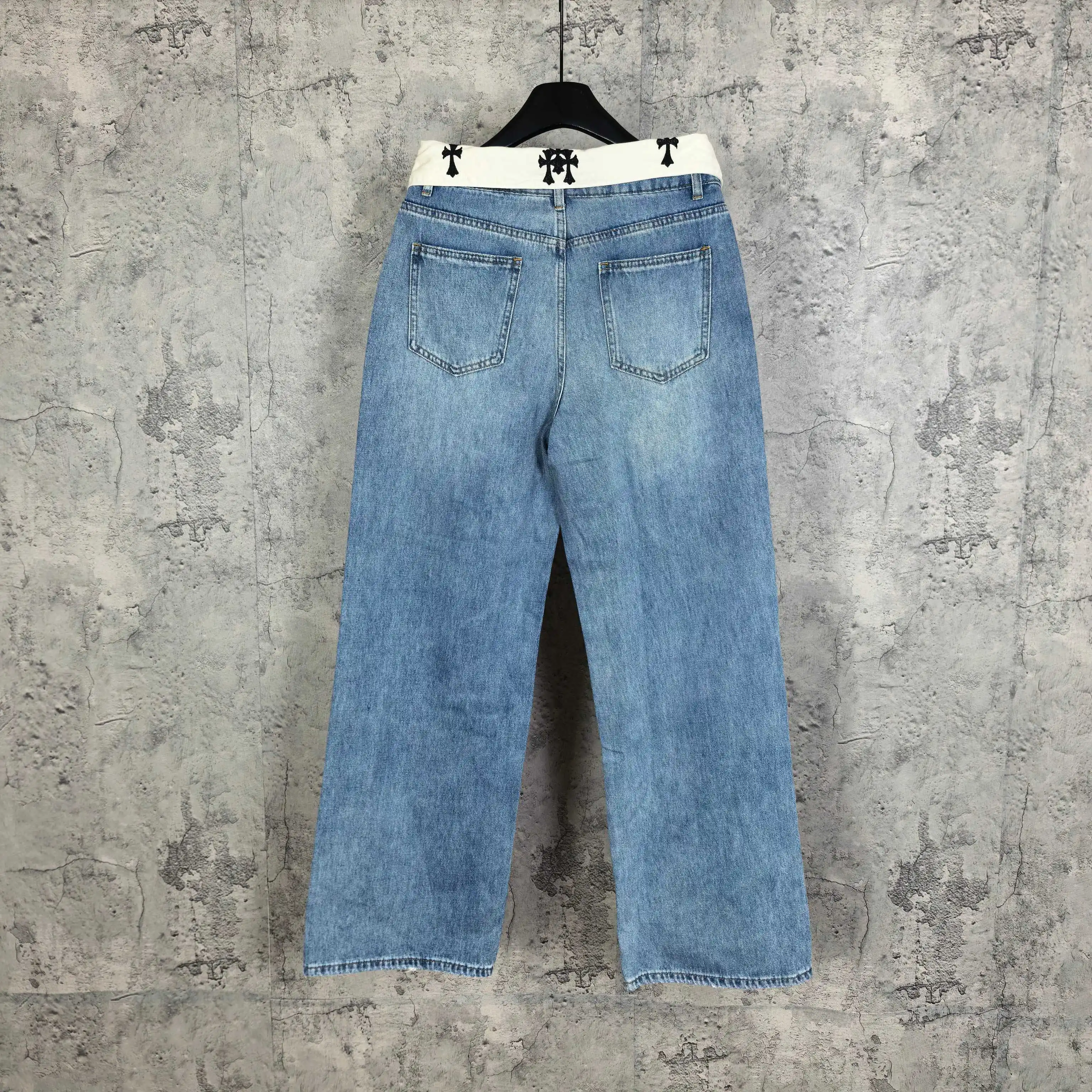 Fold-Over Waist Cross Embroidered Jeans D23523203 — view 2