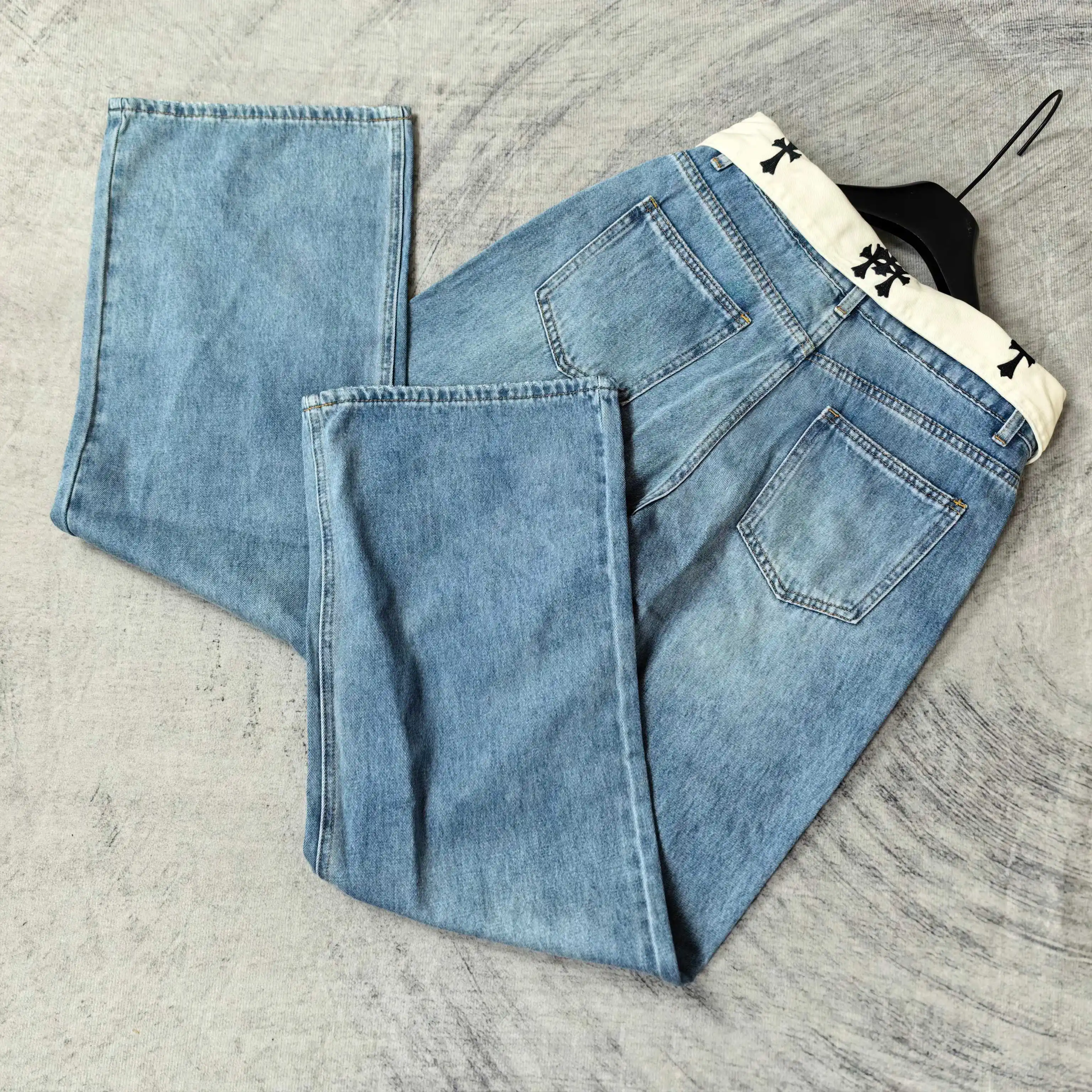 Fold-Over Waist Cross Embroidered Jeans D23523203 — view 5