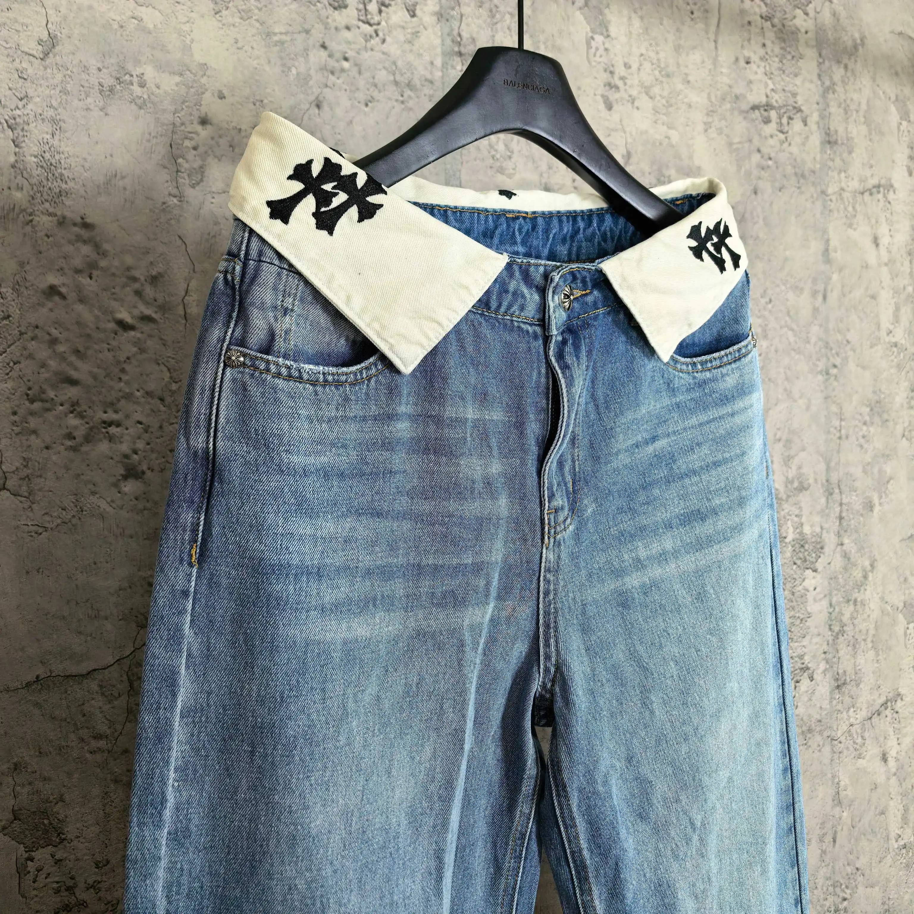 Fold-Over Waist Cross Embroidered Jeans D23523203 — view 7