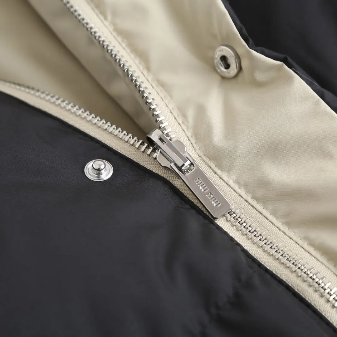 Reversible Logo-Embroidered Down Puffer Jacket D24020358 — view 9