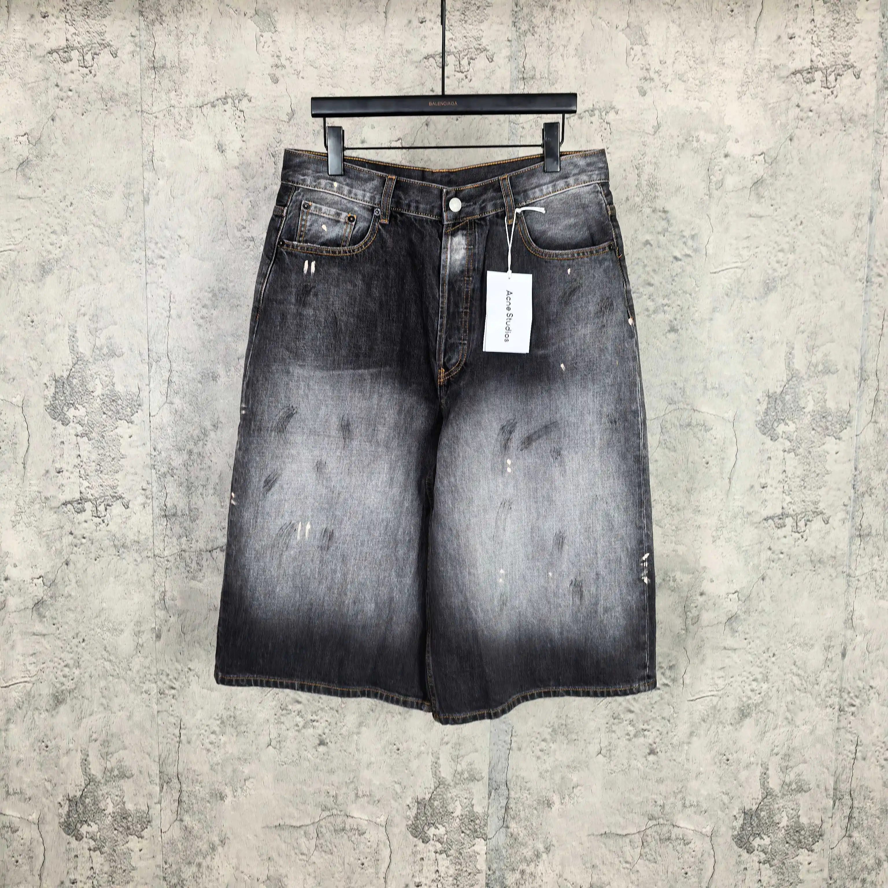 1981 Distressed Paint-Splatter Cropped Jeans D24523240