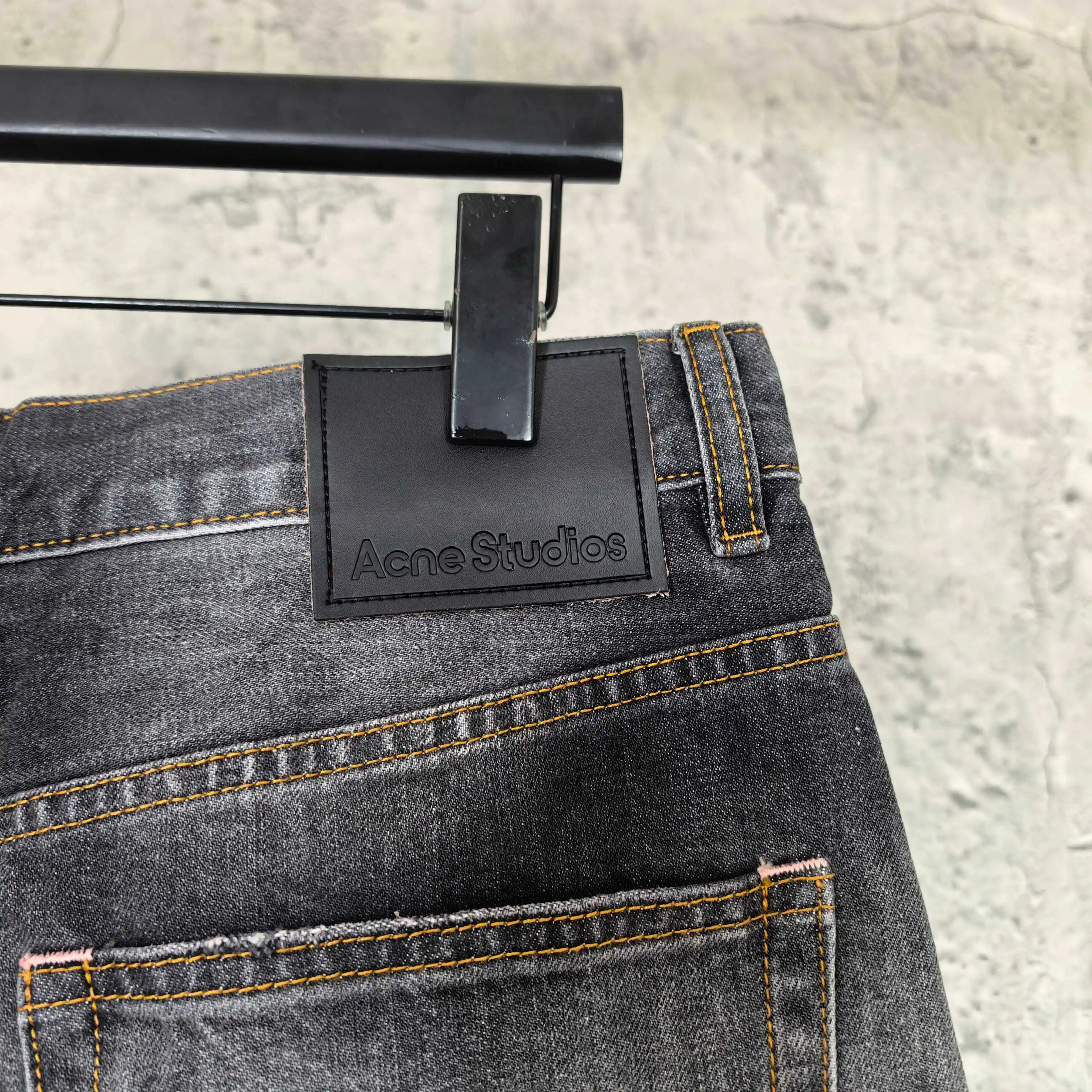 1981 Distressed Paint-Splatter Cropped Jeans D24523240 — view 11