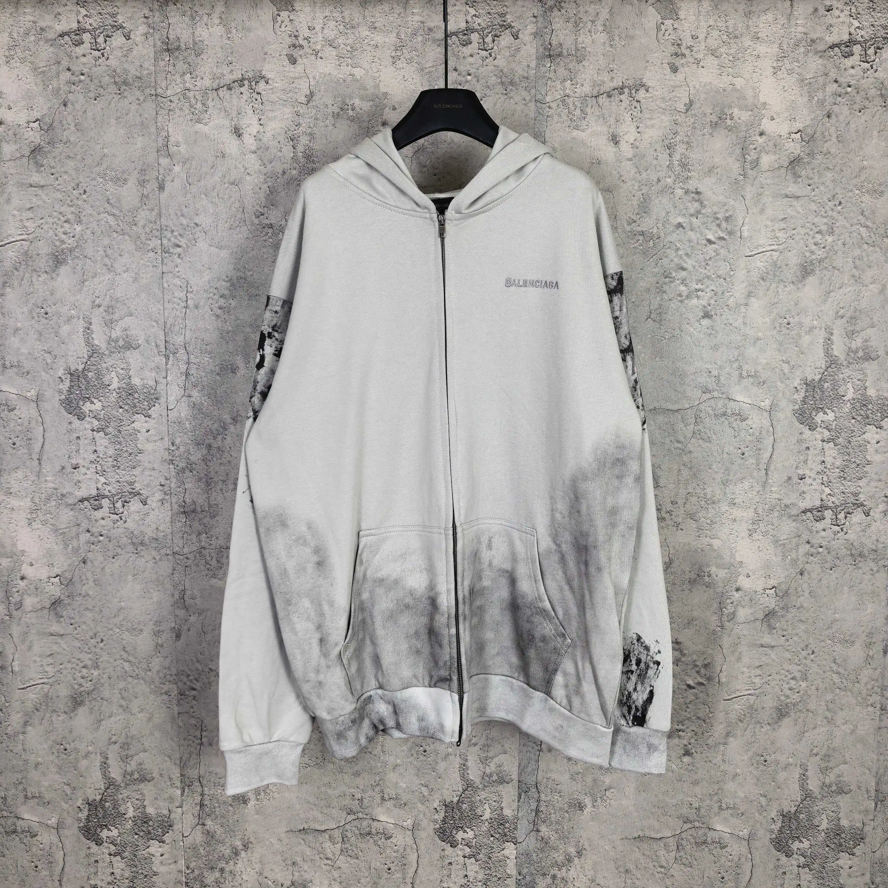 Medium Fit Graffiti Zip-Up Hoodie D24523219
