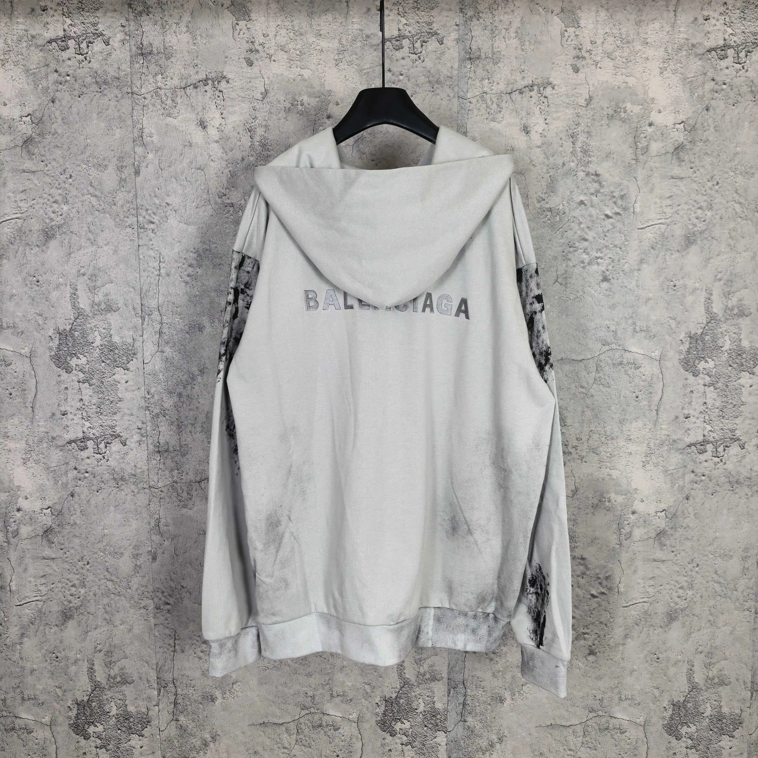 Medium Fit Graffiti Zip-Up Hoodie D24523219 — view 2