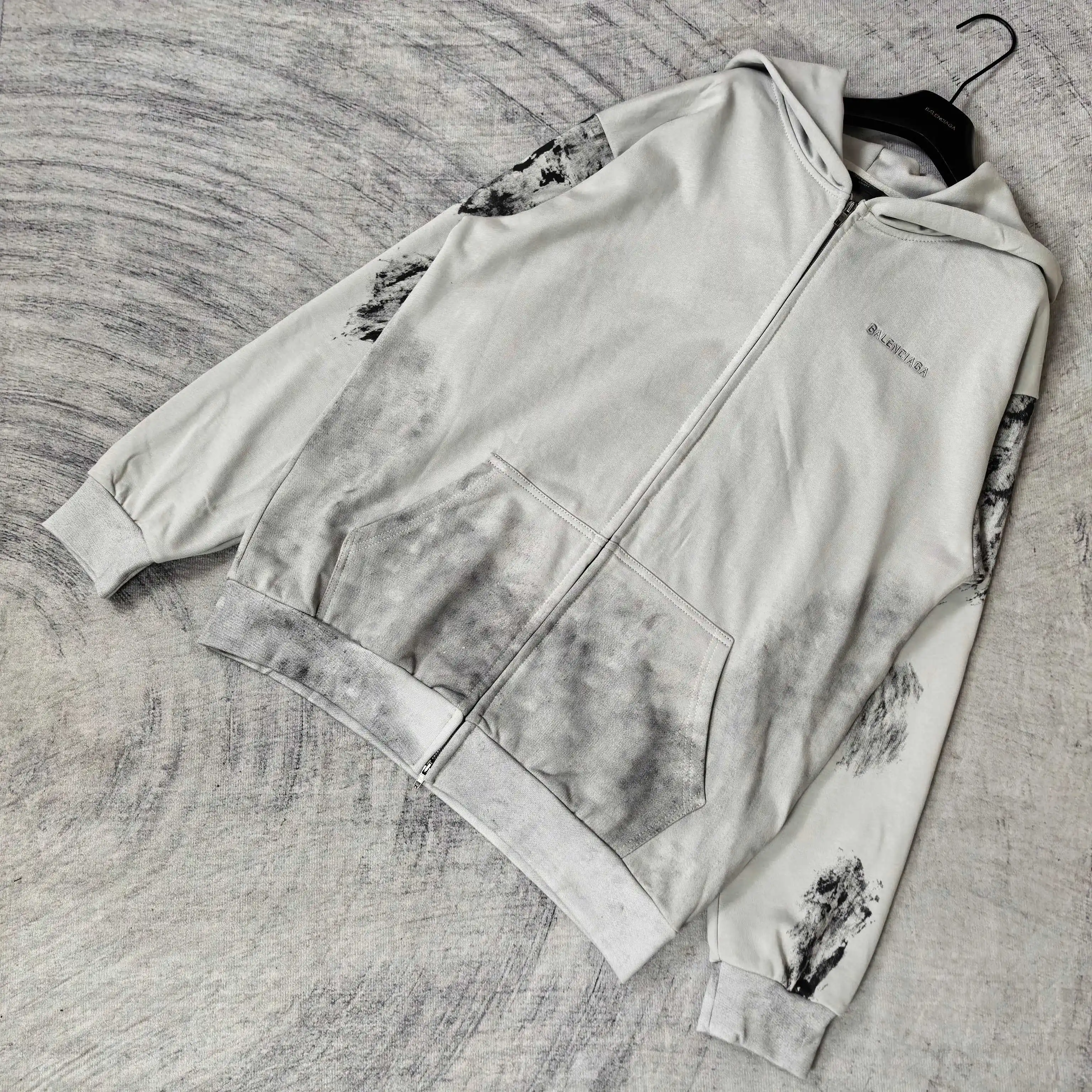 Medium Fit Graffiti Zip-Up Hoodie D24523219 — view 4
