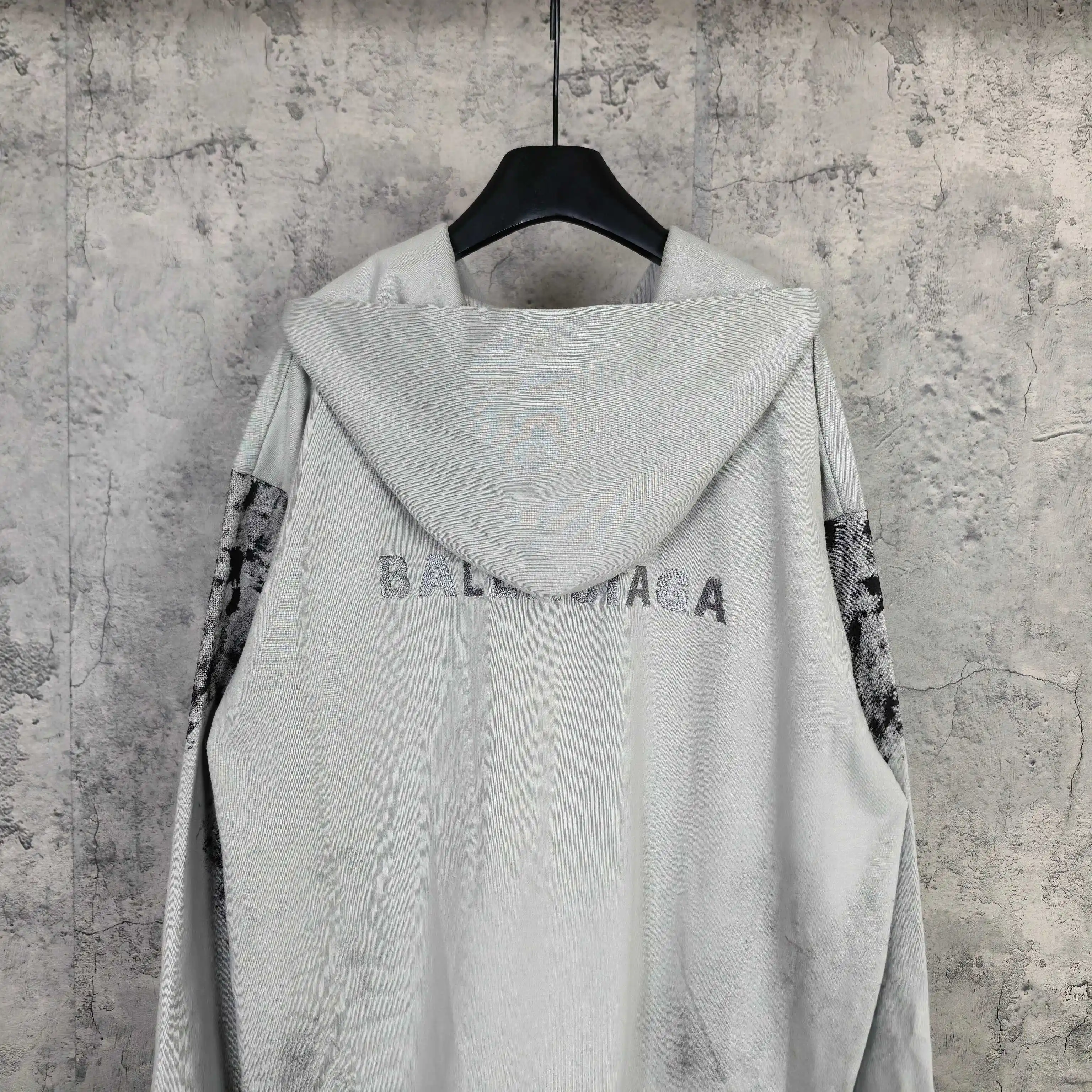 Medium Fit Graffiti Zip-Up Hoodie D24523219 — view 6