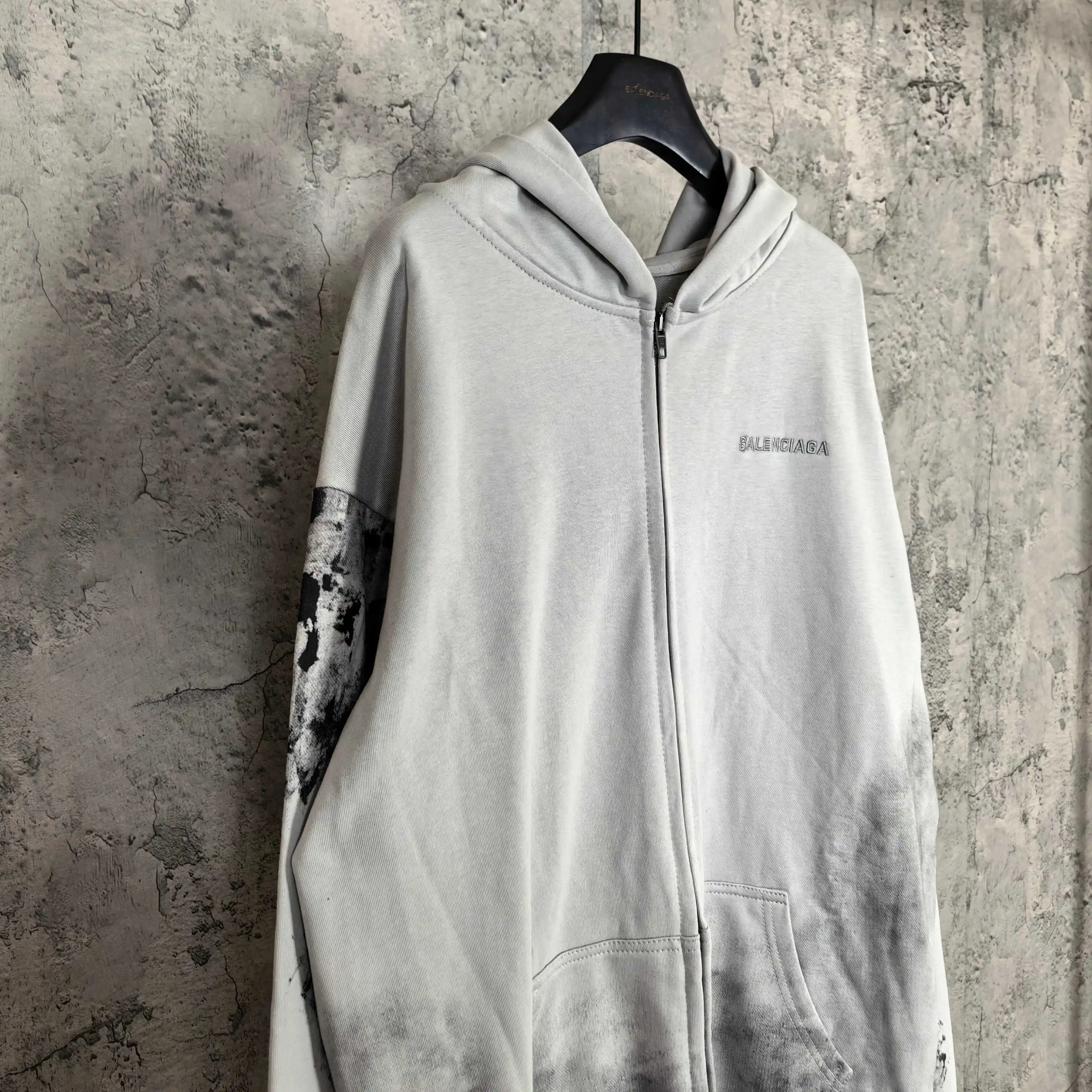 Medium Fit Graffiti Zip-Up Hoodie D24523219 — view 7