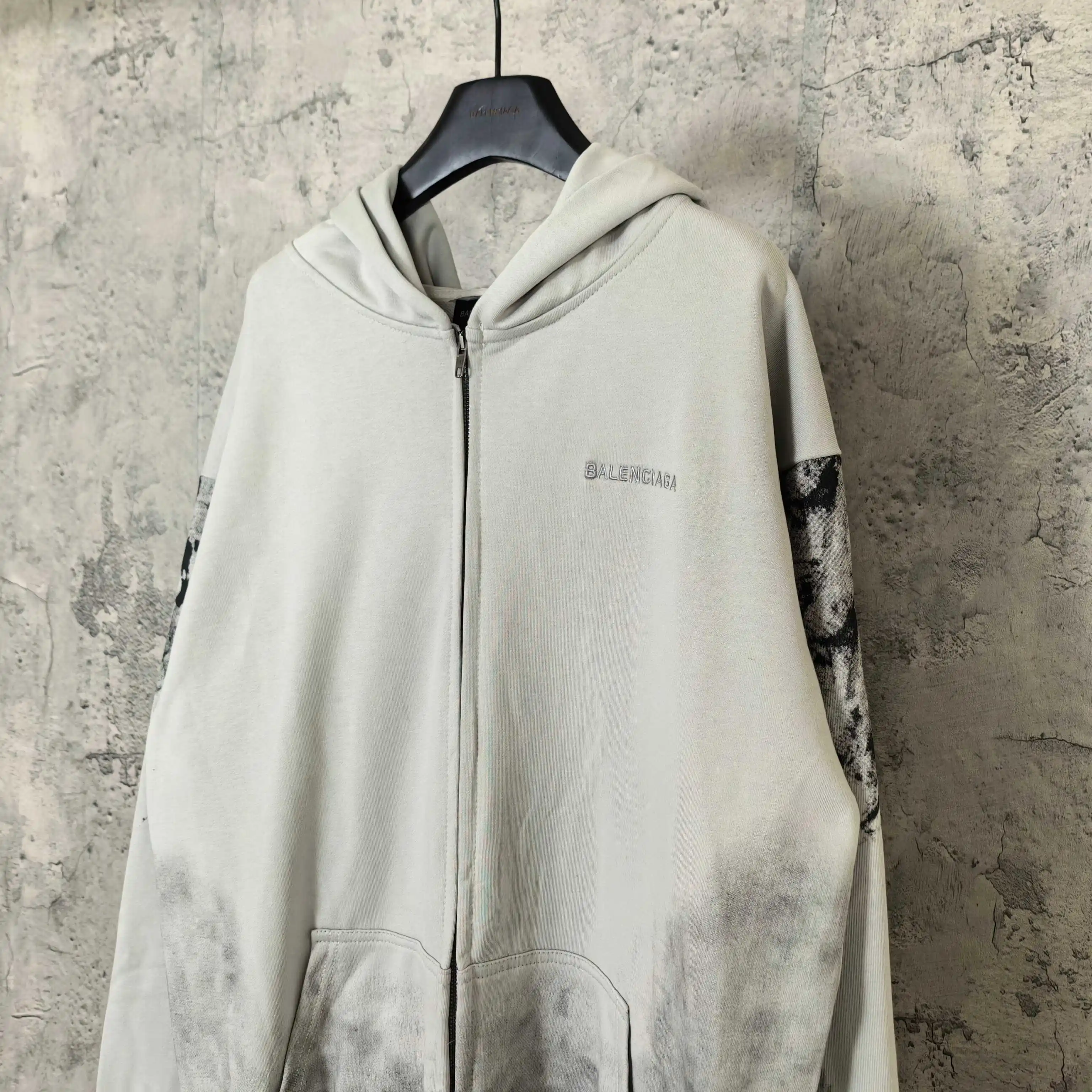 Medium Fit Graffiti Zip-Up Hoodie D24523219 — view 9