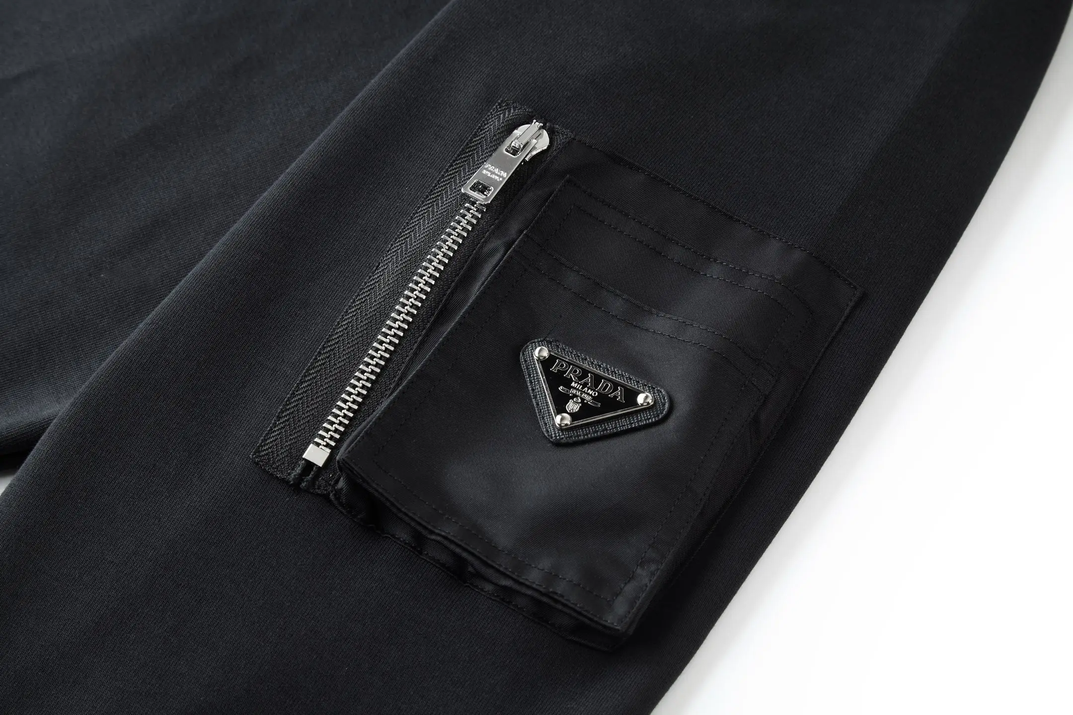 Oversized Re-Nylon Detail Crew-Neck Sweatshirt D24521072 — view 5