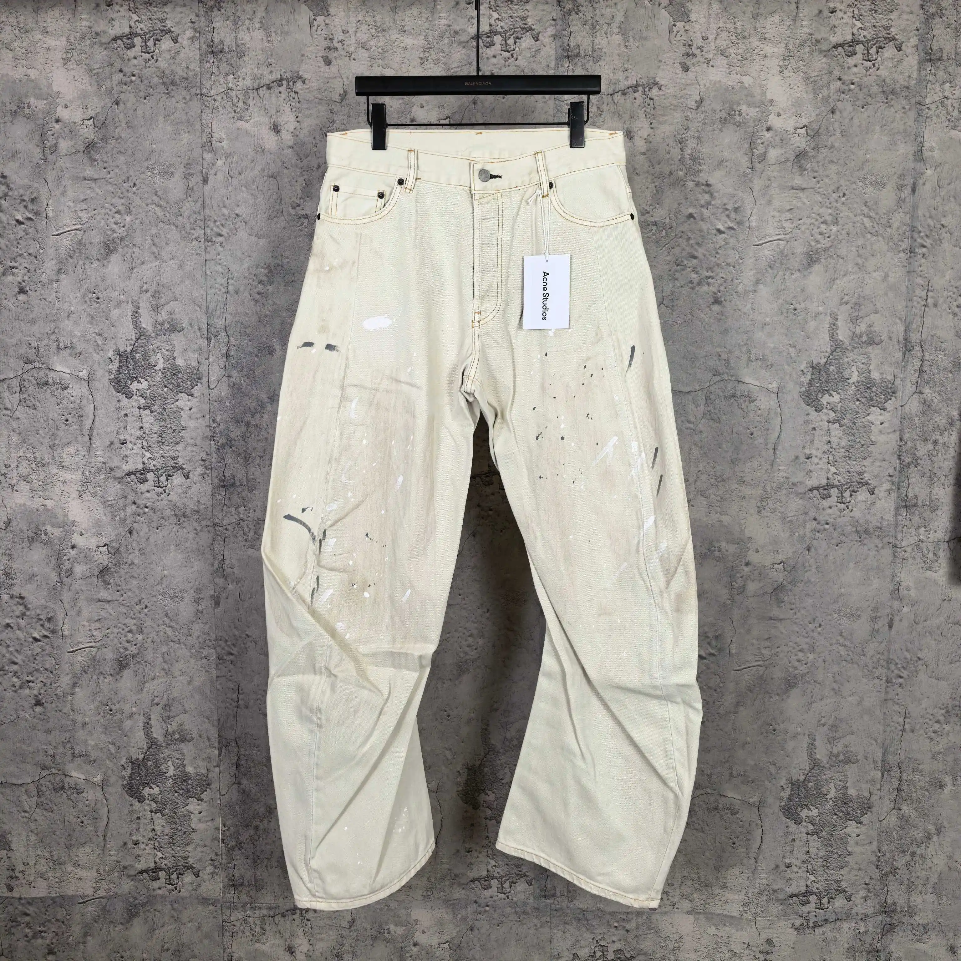 2006F Paint-Splatter Curved-Leg Jeans D25523223